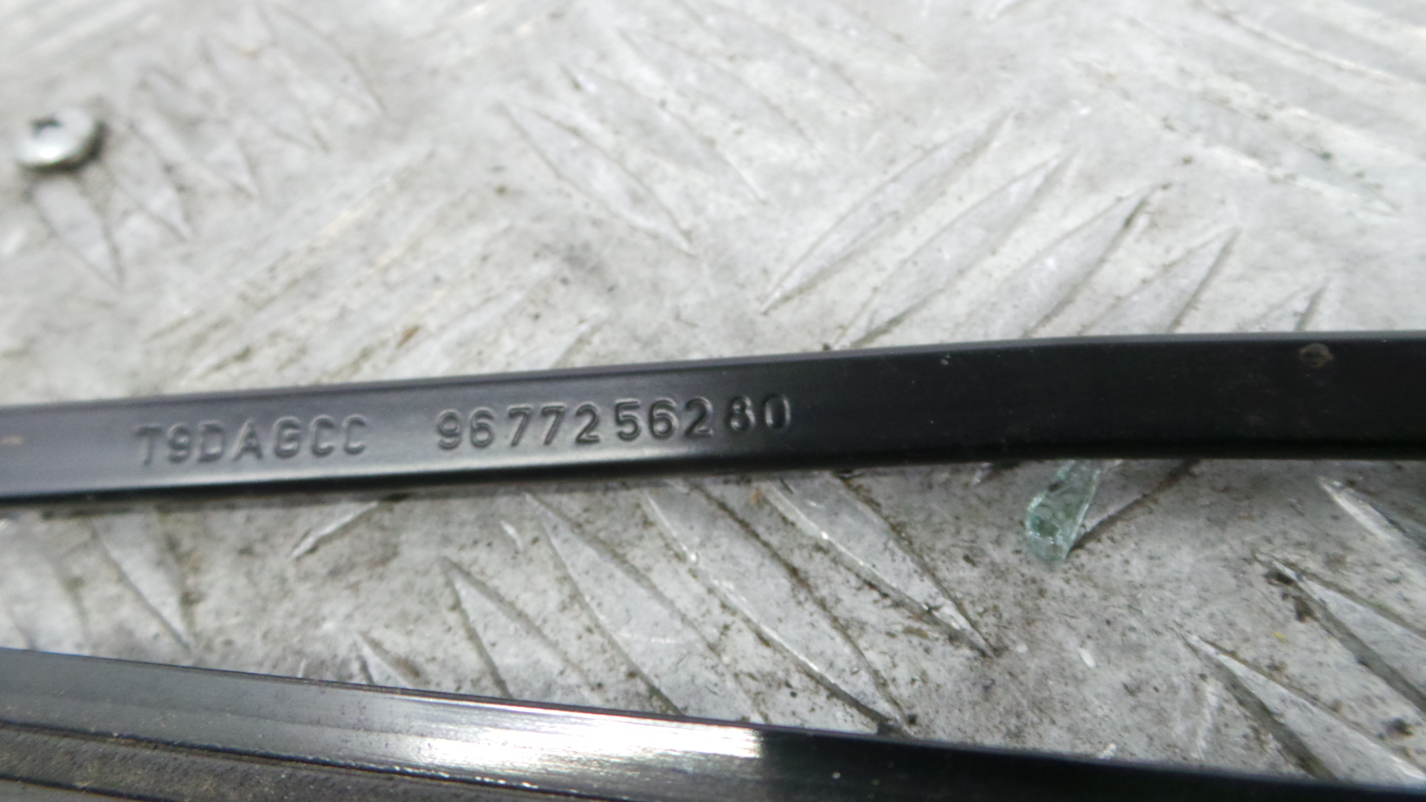 Braço Do Limpa-vidros 9677256180 - PEUGEOT 308 II (LB_, LP_, LW_, LH_, L3_)-36908641