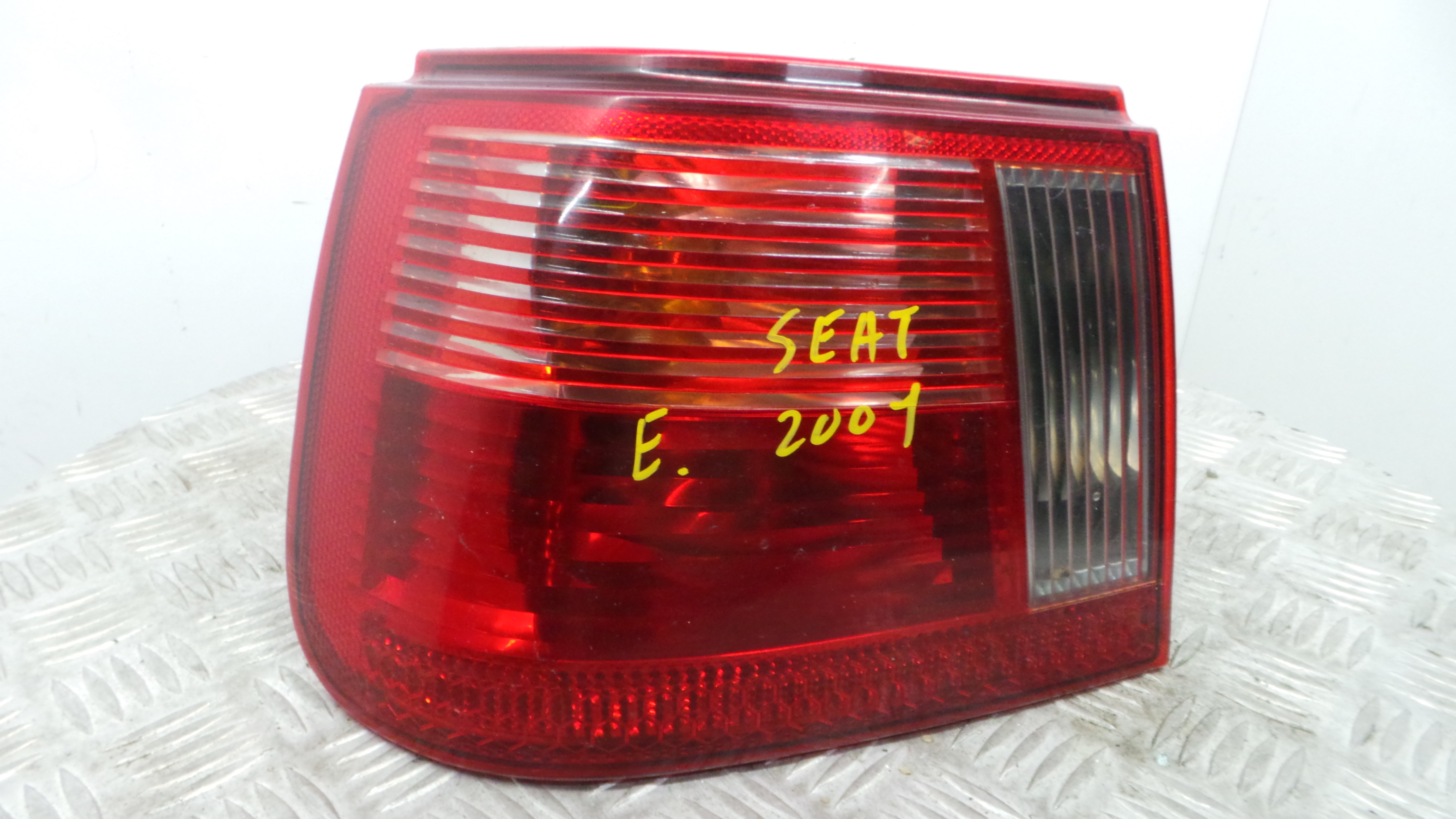 Farolim Stop Esq 6K6945095J - SEAT IBIZA II (6K1), IBIZA Mk II (6K1)-36908702