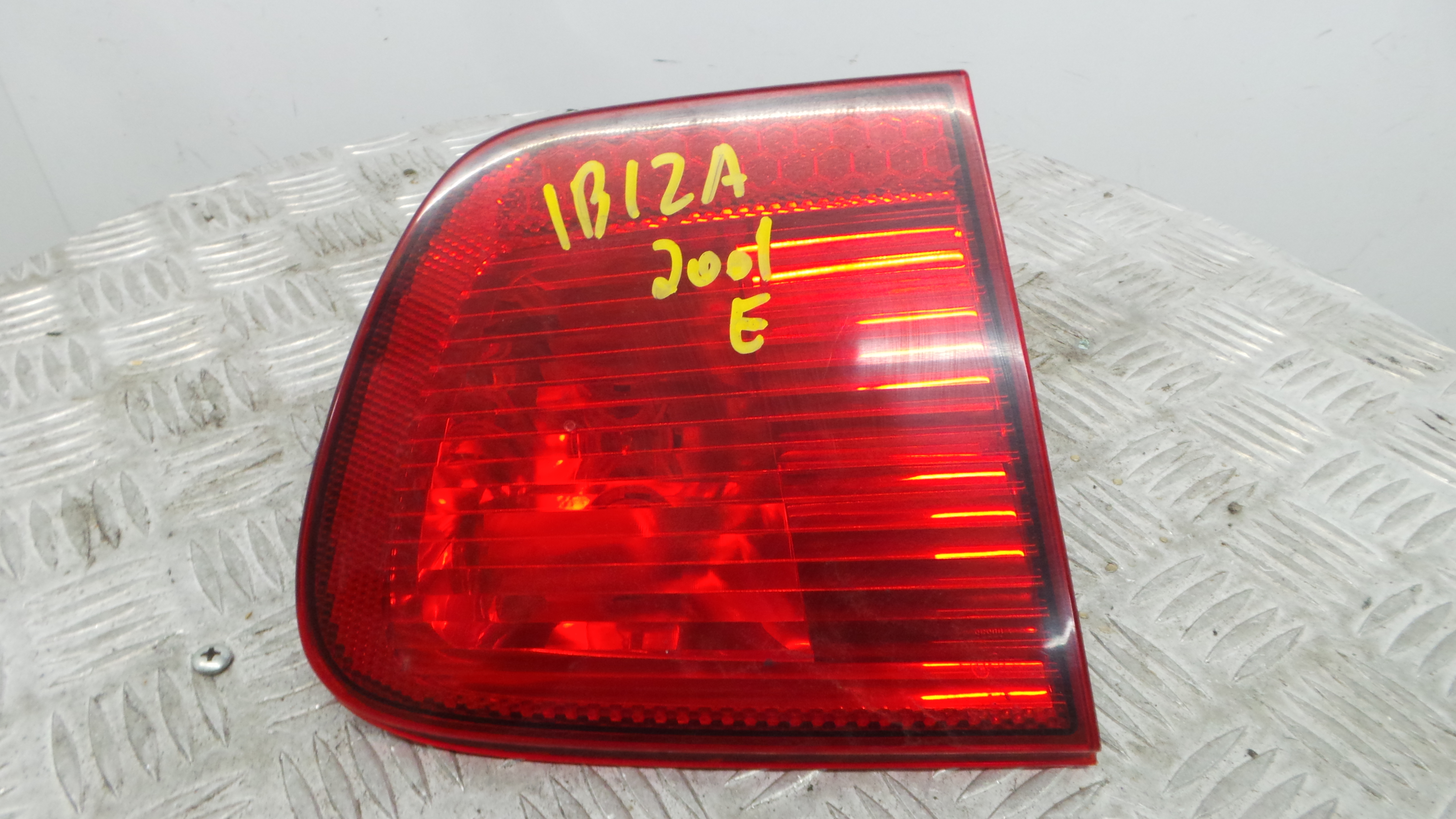 Farolim Mala Trás Esq  6K6945107C - SEAT IBIZA II (6K1), IBIZA Mk II (6K1)-36908843