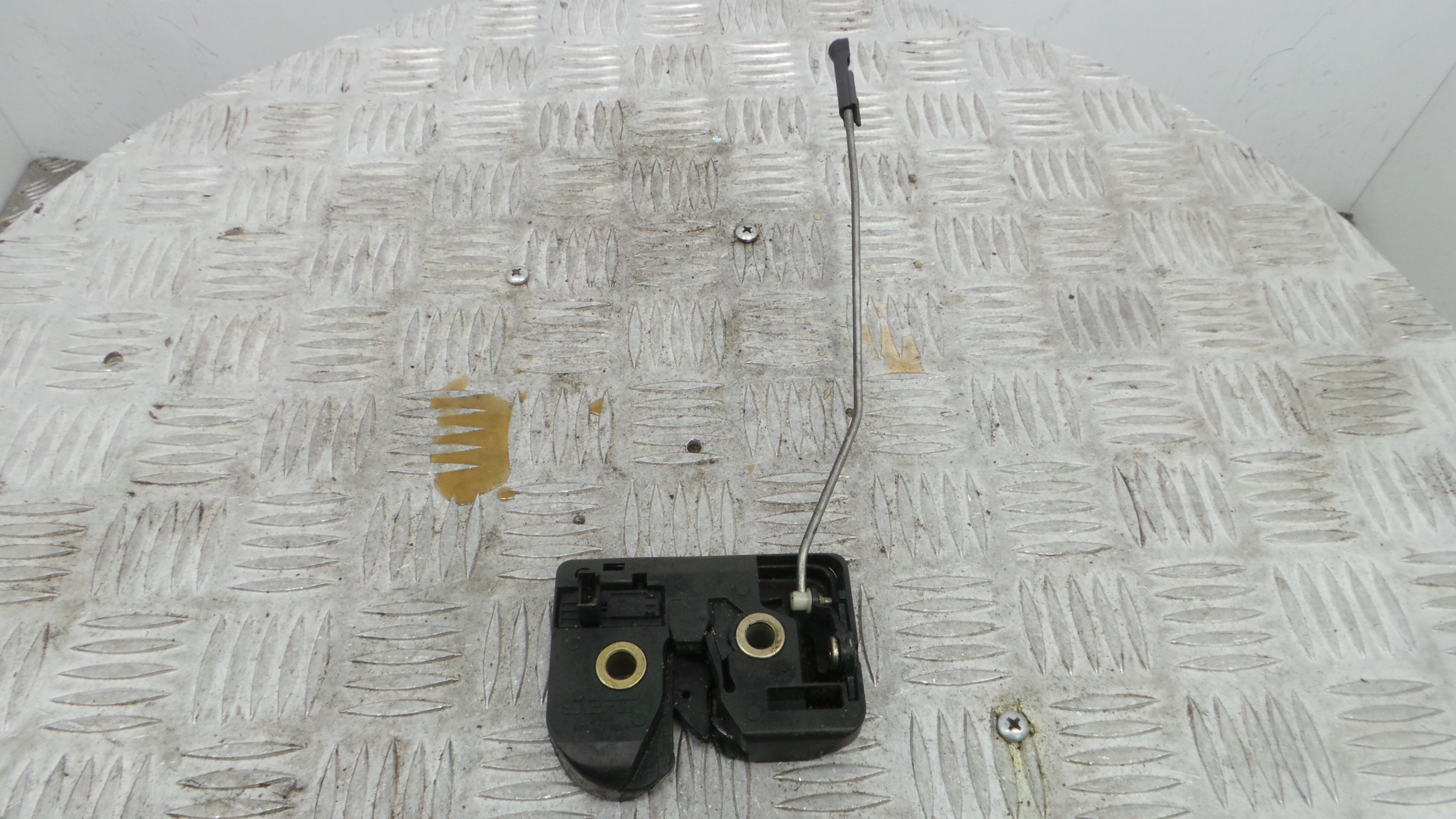 Fecho Mala  6K6827505A - SEAT IBIZA II (6K1), IBIZA Mk II (6K1)-36908864