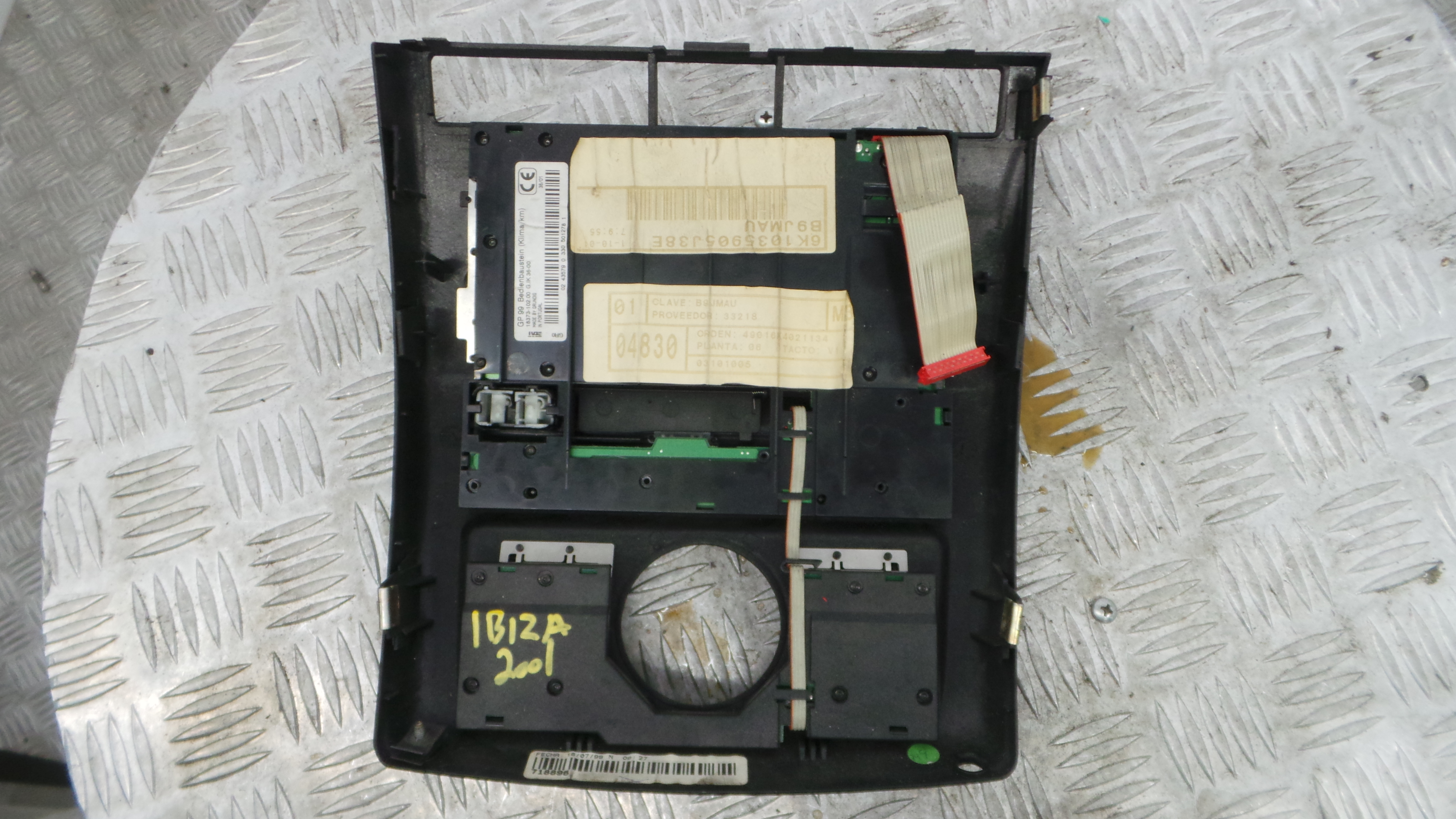 Display do Ar Condicionado / Rádio / GPS / DVD 6K1035905J - SEAT IBIZA II (6K1), IBIZA Mk II (6K1)-36908899