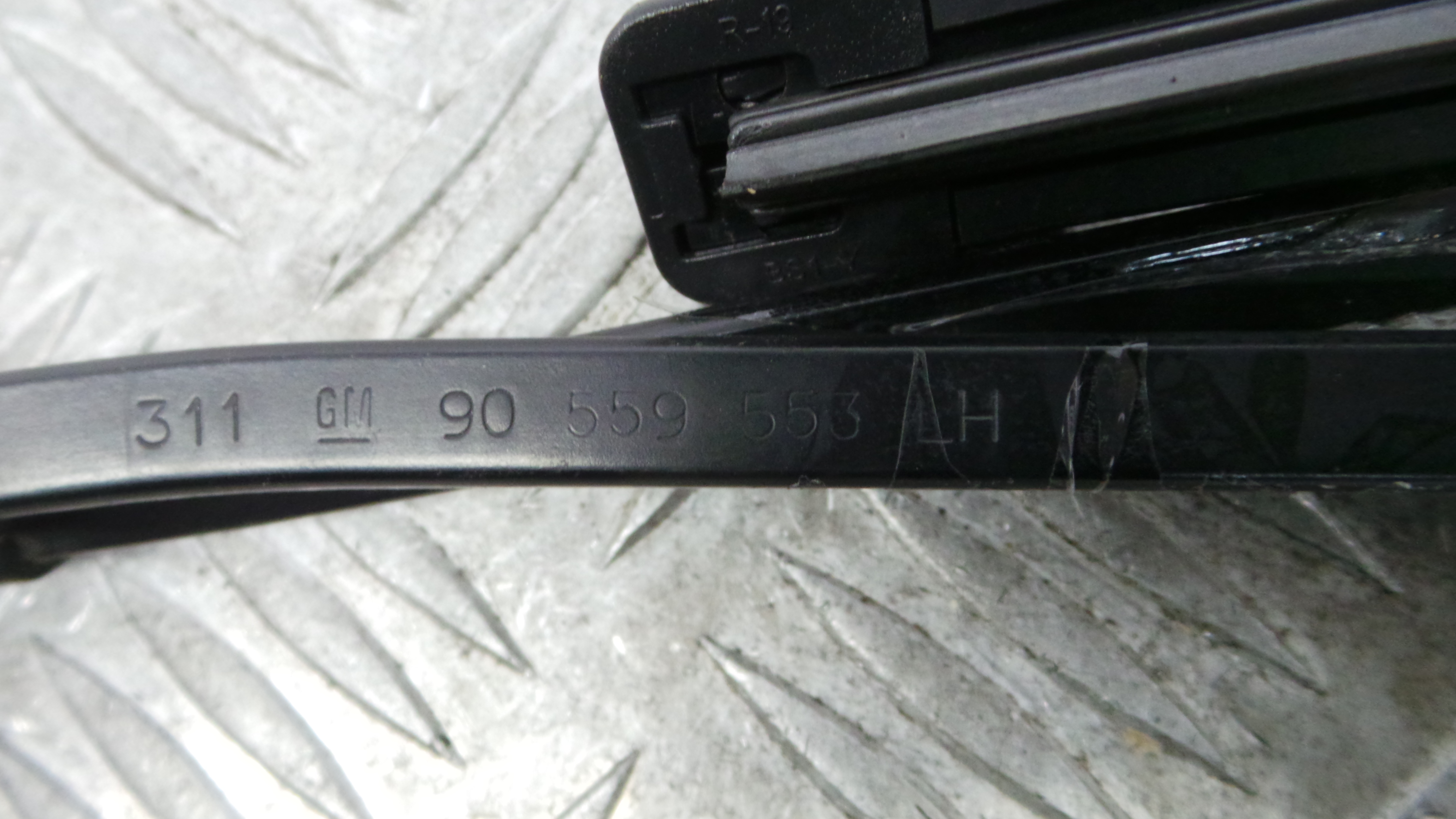 Braço Do Limpa-vidros 90559553 - OPEL ASTRA G Combi (T98)-36909074