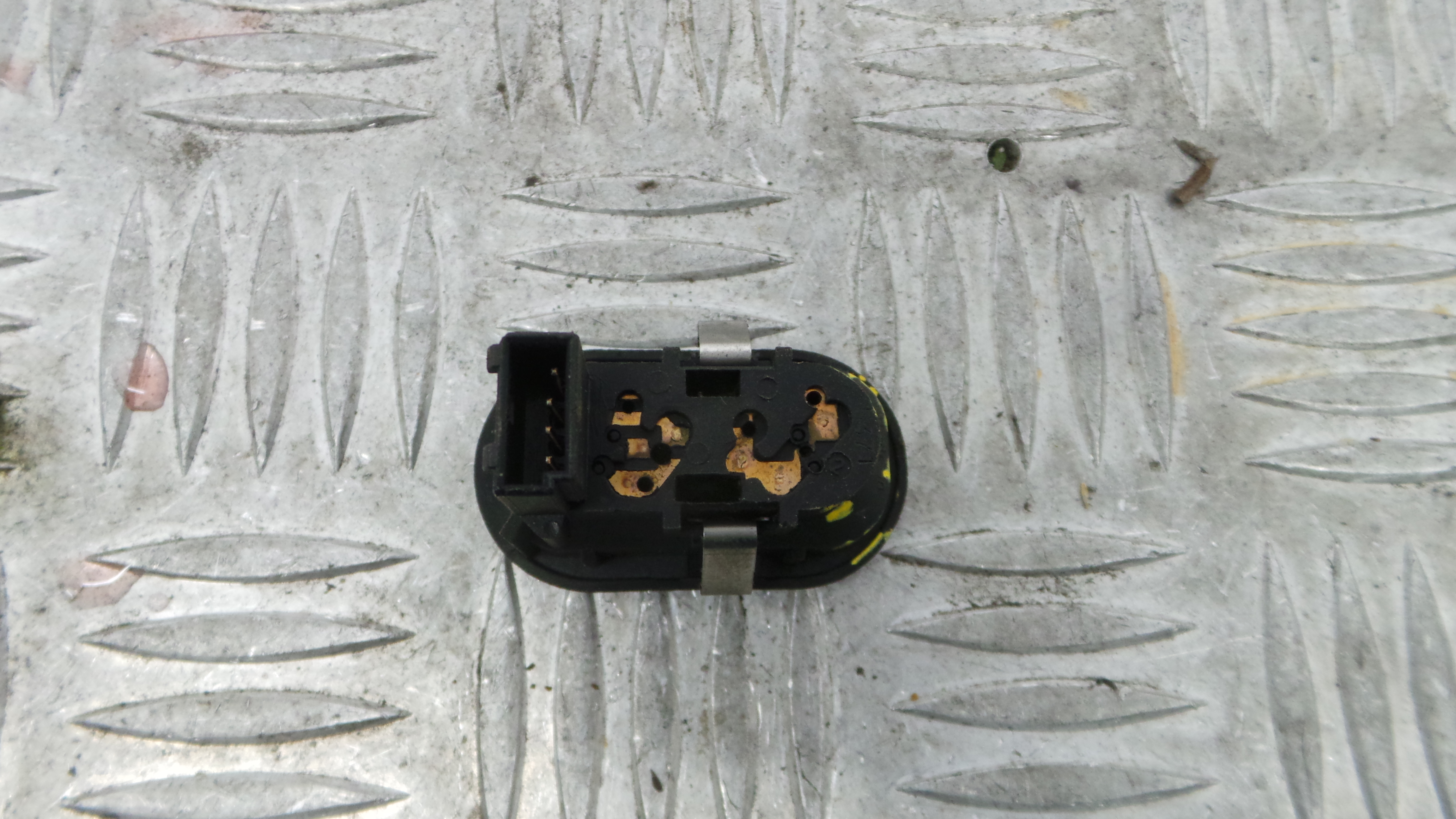 Interruptor / Comando Elevador Vidro Frente Dto 13363100 - OPEL ASTRA G Combi (T98)-36909109