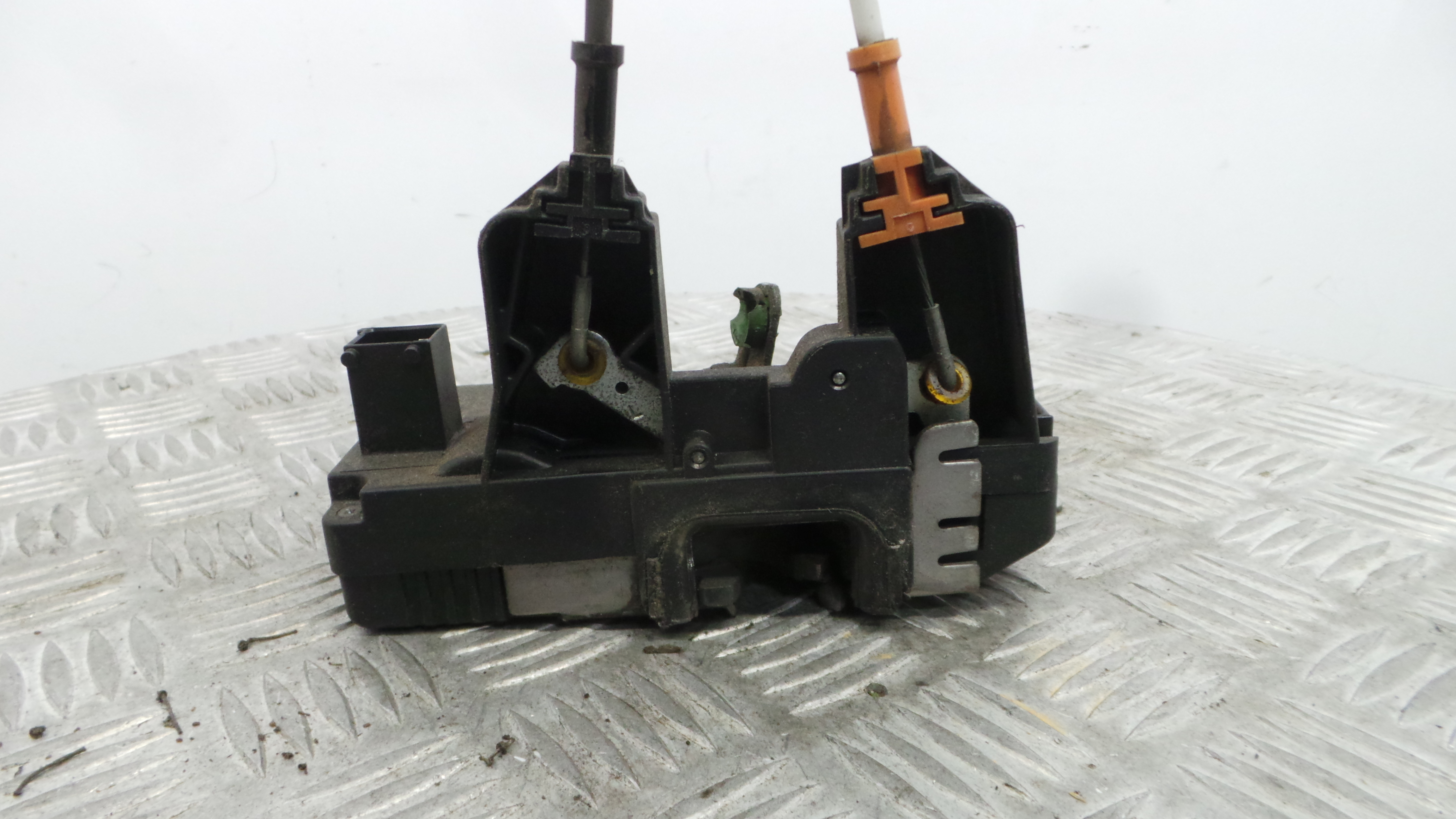Fecho da Porta Trás Esq 24414134 - OPEL ASTRA G Combi (T98)-36909132