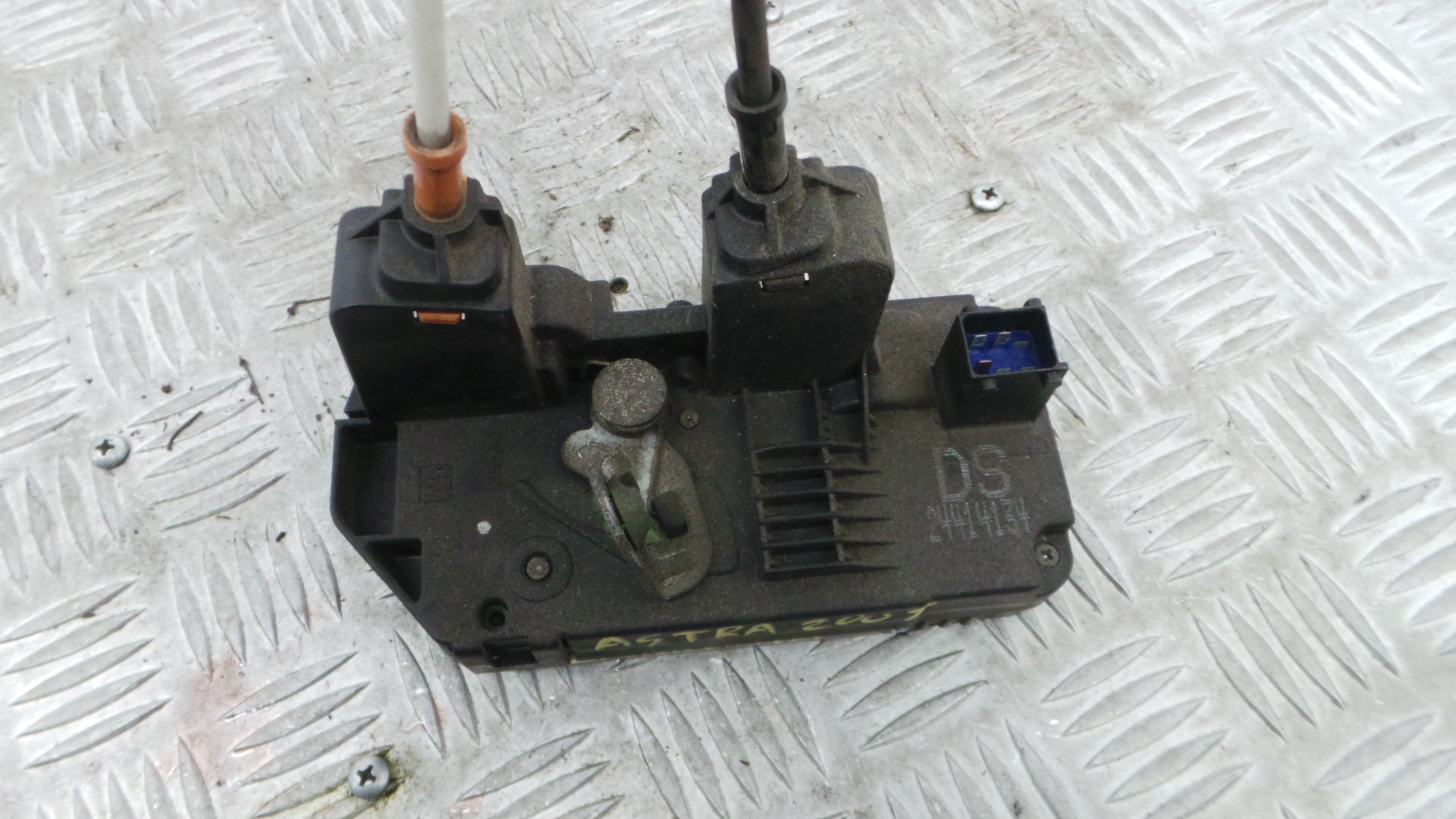 Fecho da Porta Trás Esq 24414134 - OPEL ASTRA G Combi (T98)-36909132