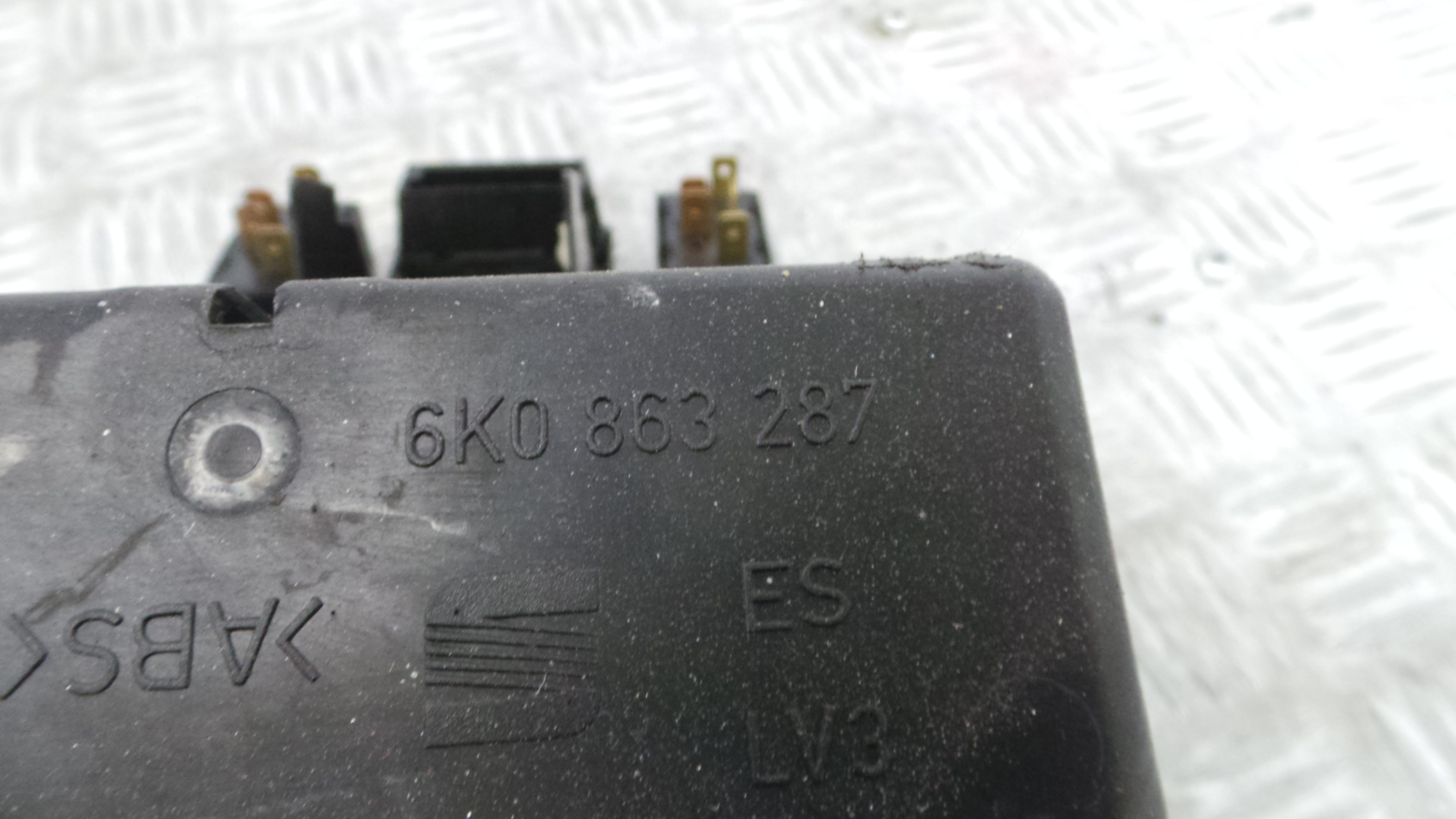Interruptor / Comando Elevador Vidro Frente Esq  6K0863287 - SEAT IBIZA II (6K1), IBIZA Mk II (6K1)-36909178