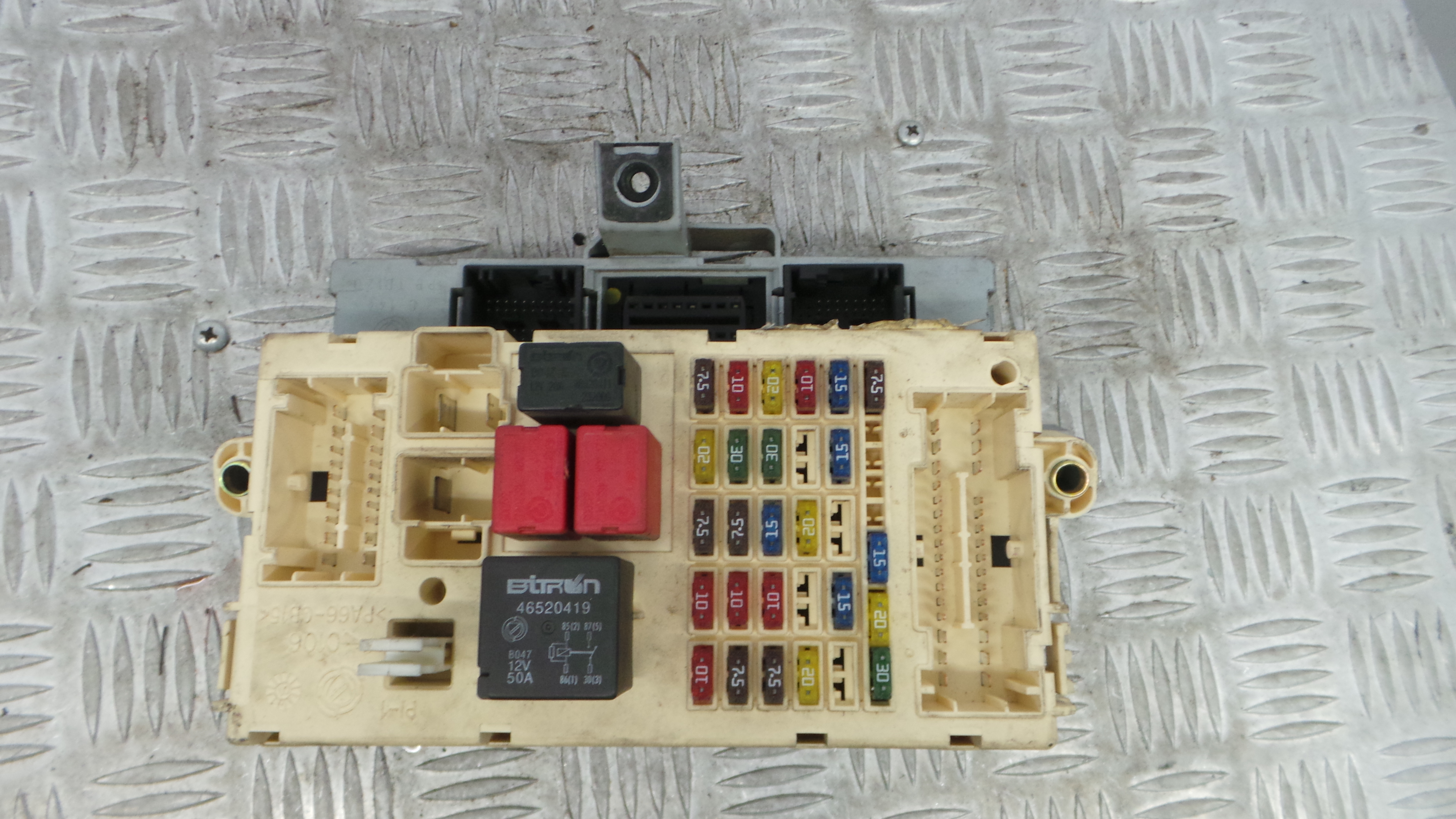 Caixa dos Fusíveis / BSI / UCH / SAM 46798451 - FIAT PUNTO (188_)-36911774 Caixa dos Fusíveis / BSI / UCH / SAM 46798451 - FIAT PUNTO (188_)-36911774