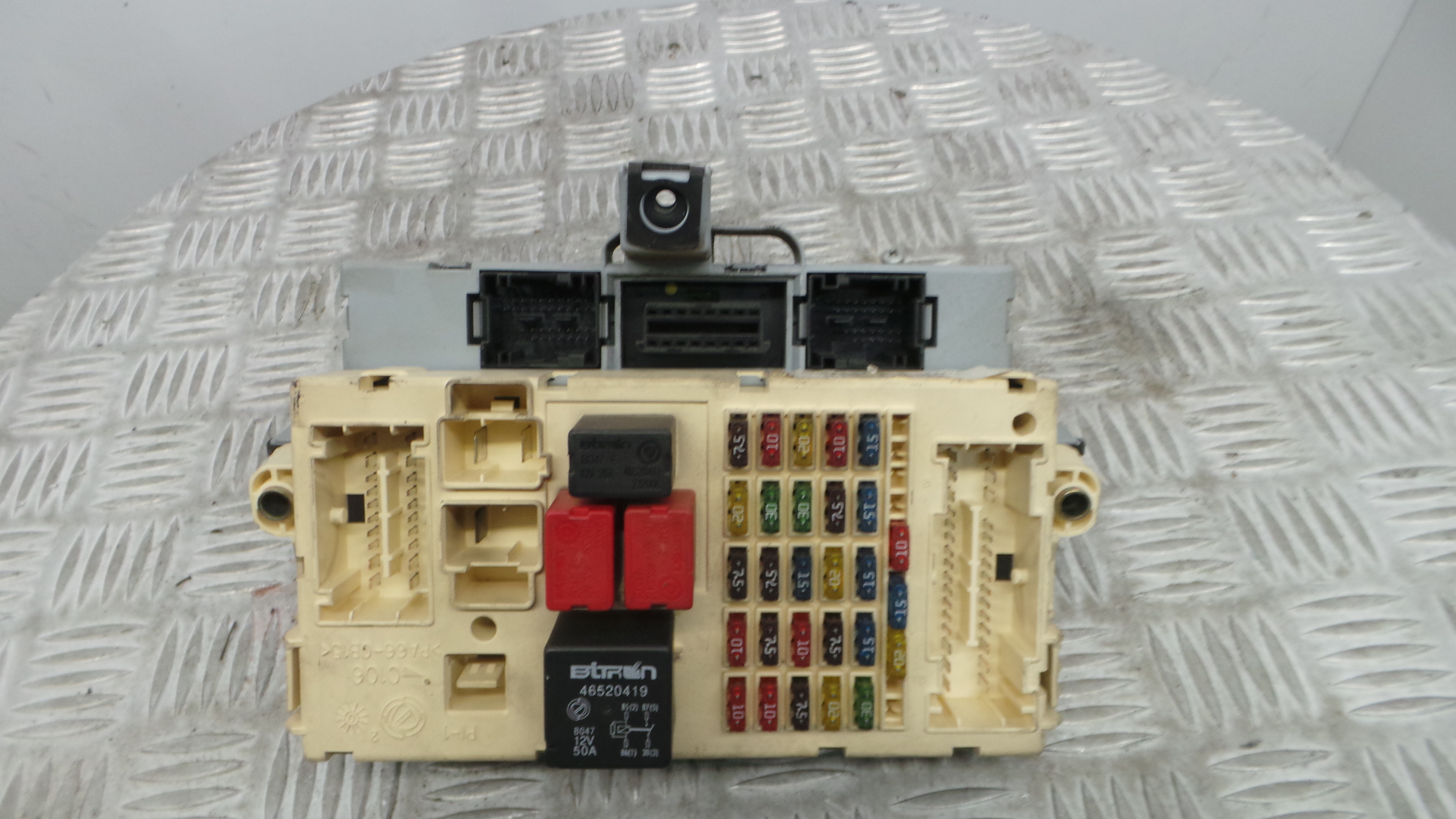 Caixa dos Fusíveis / BSI / UCH / SAM 46767354 - FIAT PUNTO (188_)-36911777 Caixa dos Fusíveis / BSI / UCH / SAM 46767354 - FIAT PUNTO (188_)-36911777