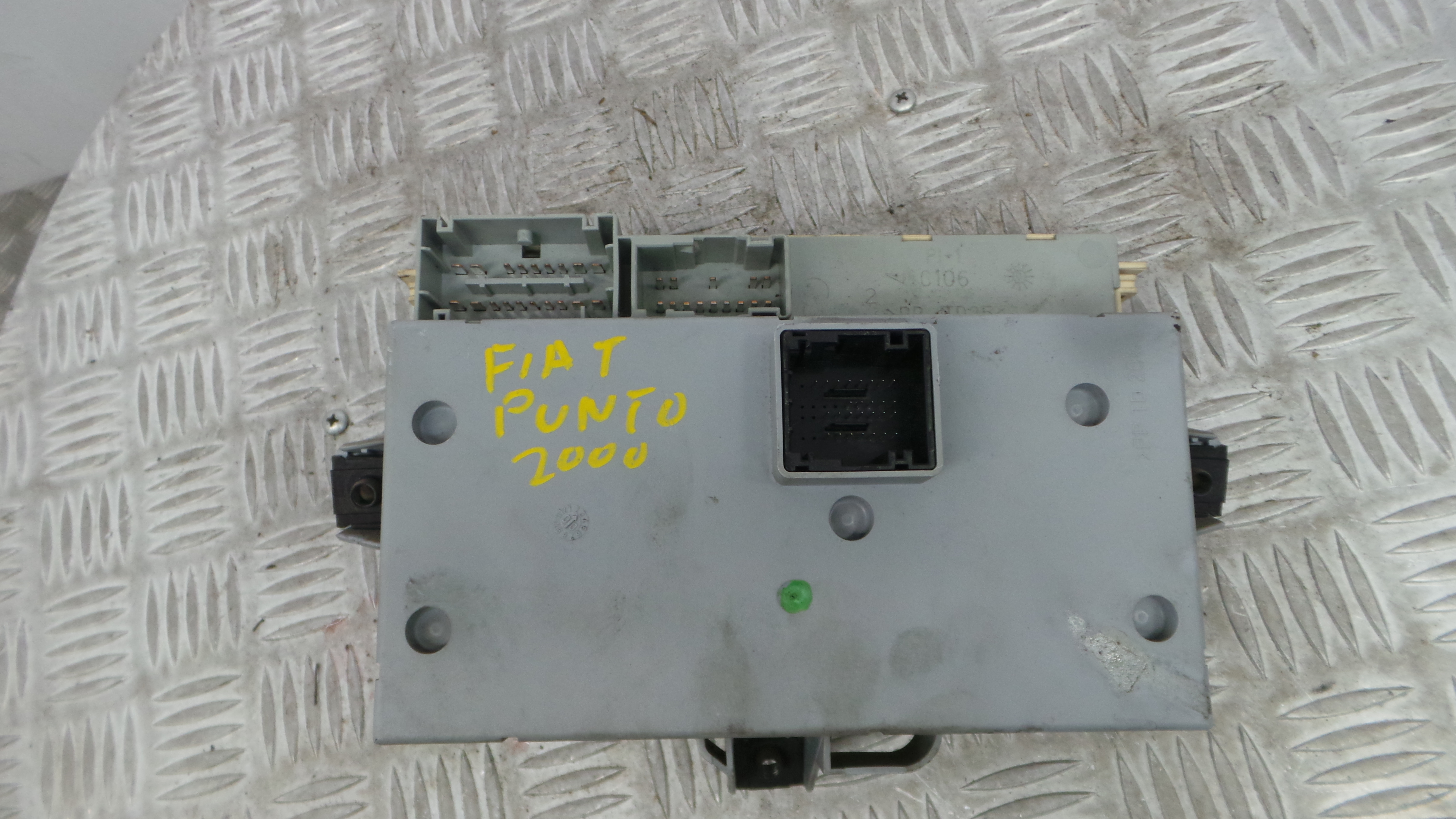 Caixa dos Fusíveis / BSI / UCH / SAM 46767354 - FIAT PUNTO (188_)-36911777