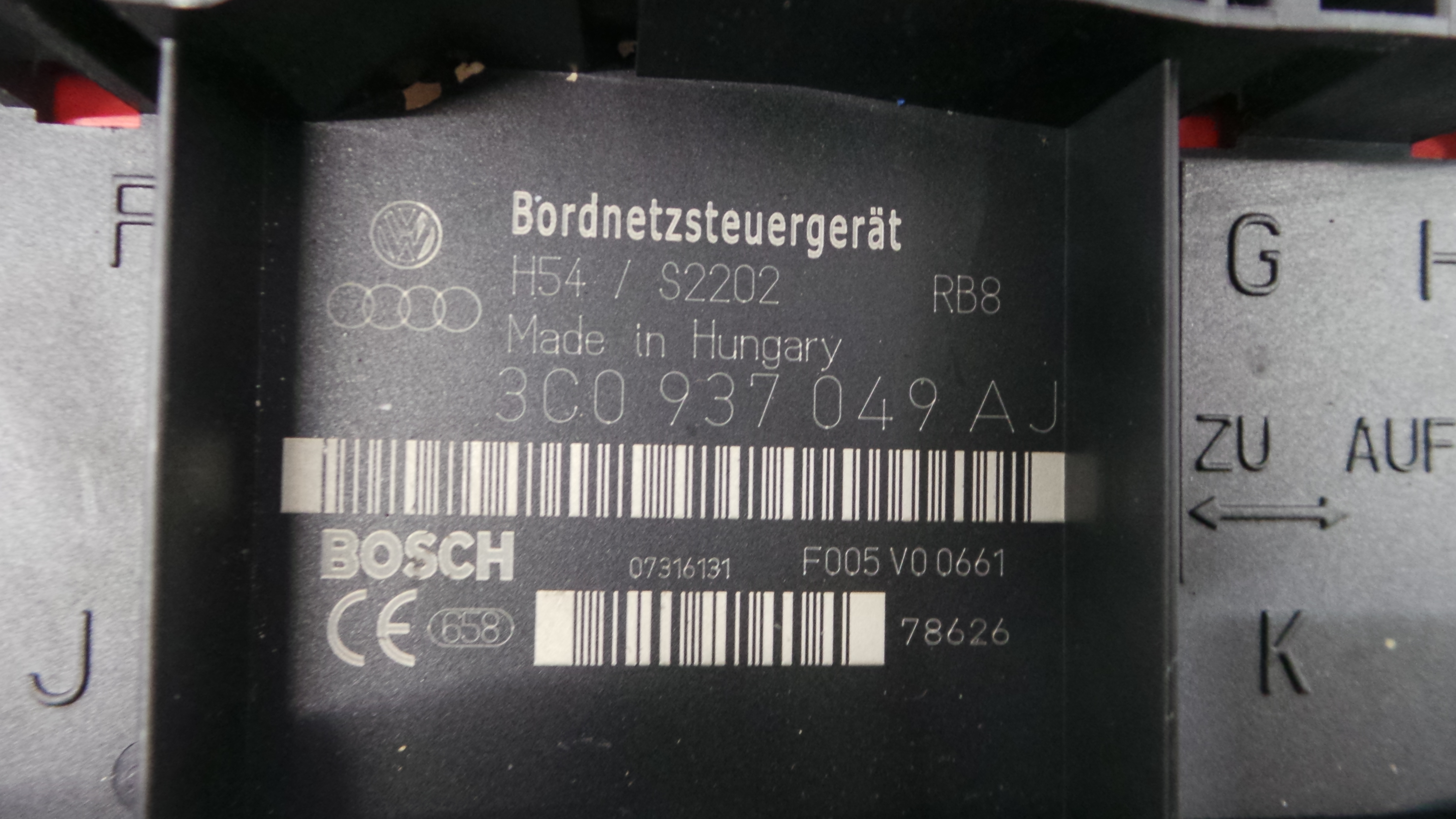 Caixa dos Fusíveis / BSI / UCH / SAM 3C0937049AJ - VW GOLF V (1K1)-36911780