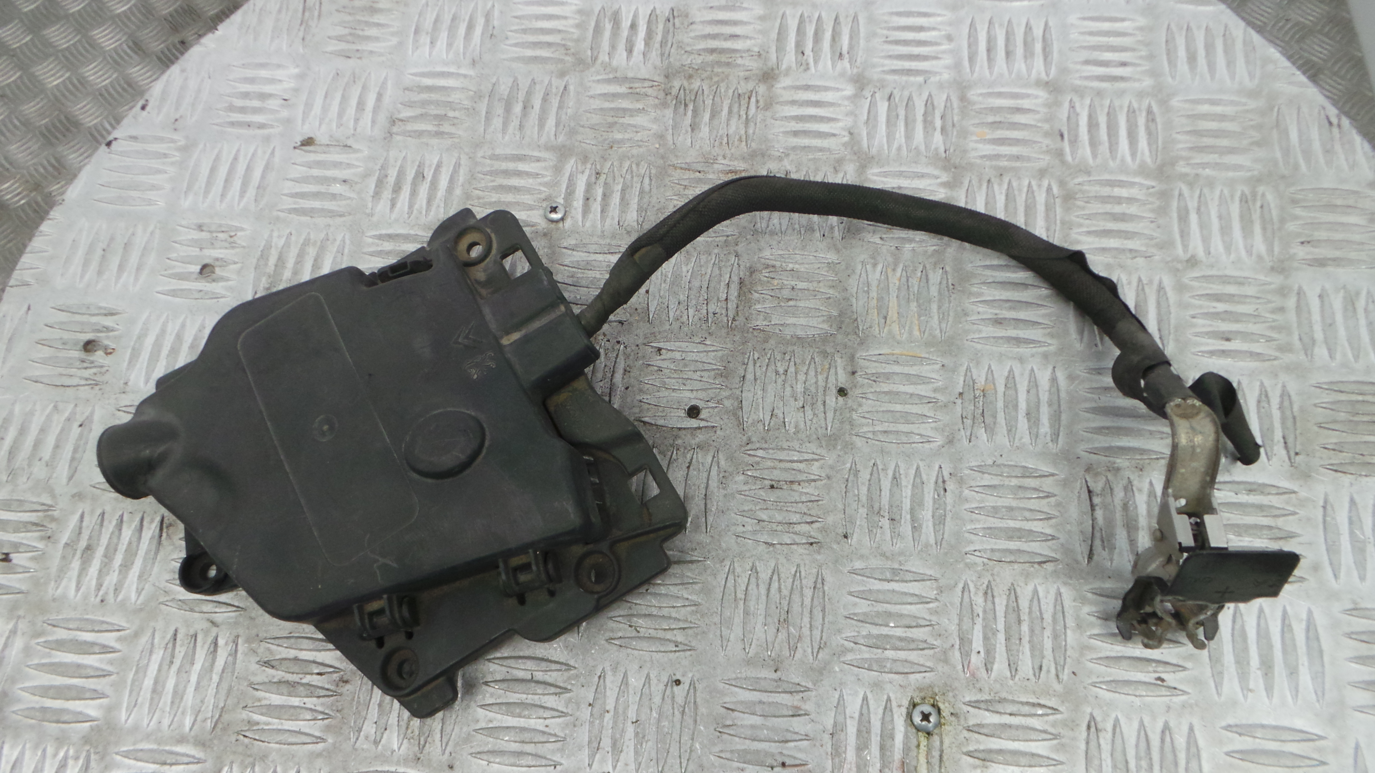 Caixa dos Fusíveis / BSI / UCH / SAM 9675123880 - CITROËN C3 II (SC_)-36912404