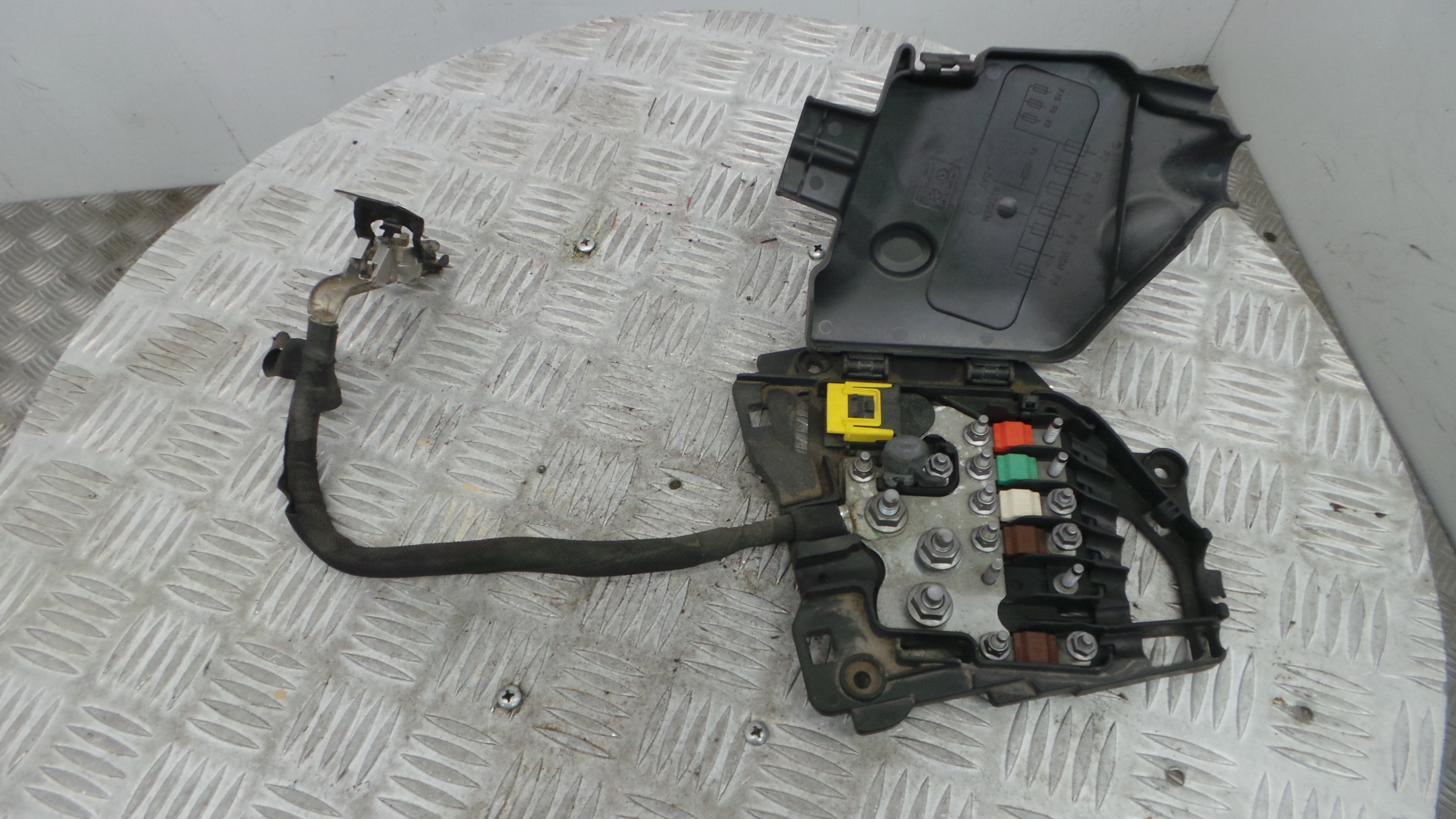 Caixa dos Fusíveis / BSI / UCH / SAM 9675123880 - CITROËN C3 II (SC_)-36912404