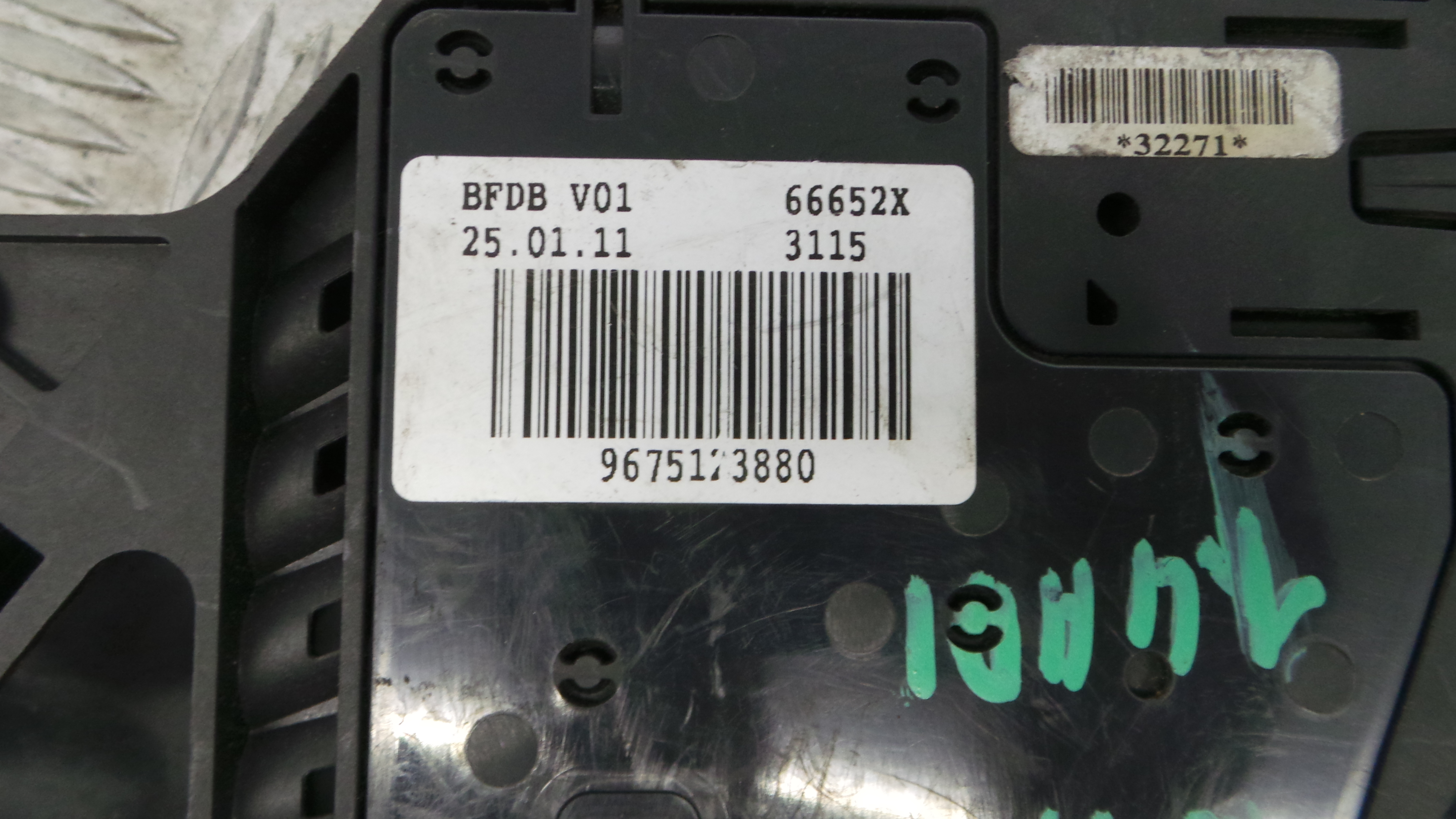 Caixa dos Fusíveis / BSI / UCH / SAM 9675123880 - CITROËN C3 II (SC_)-36912404