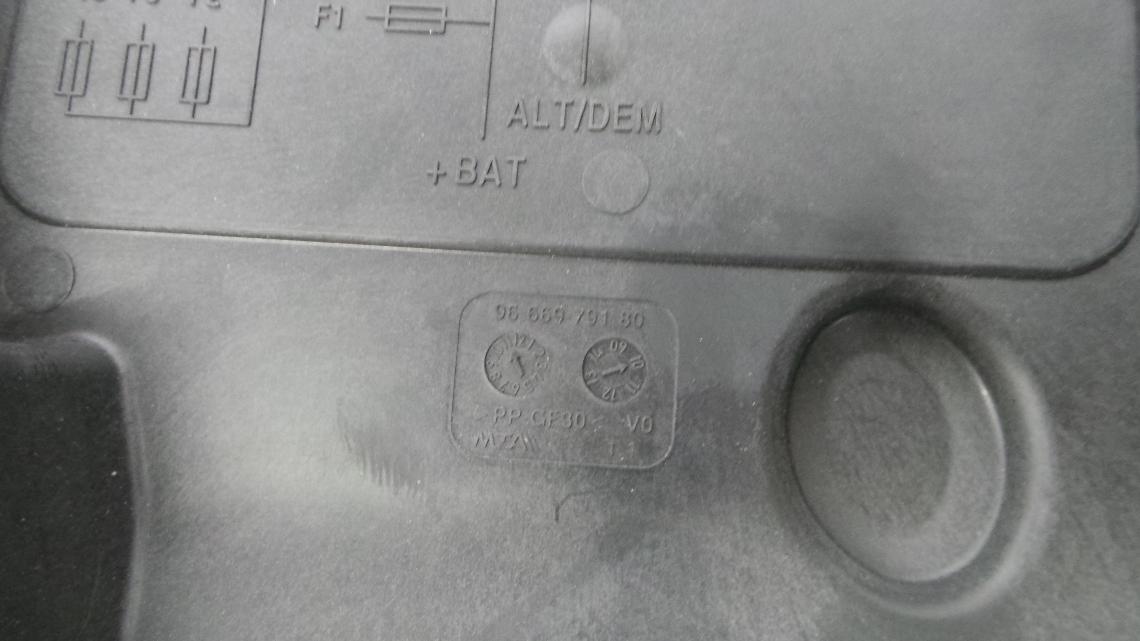 Caixa dos Fusíveis / BSI / UCH / SAM 9675123880 - CITROËN C3 II (SC_)-36912404