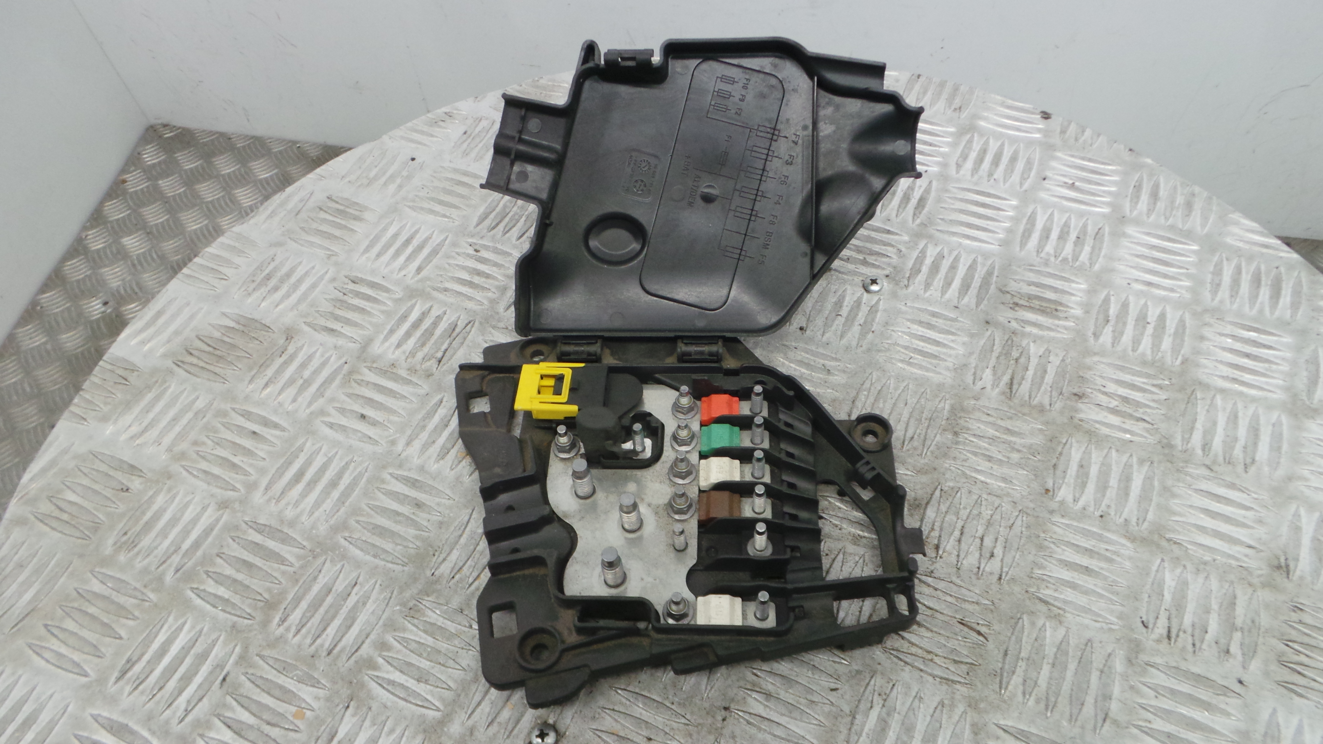 Caixa dos Fusíveis / BSI / UCH / SAM 9801147680 - CITROËN C3 II (SC_)-36912409