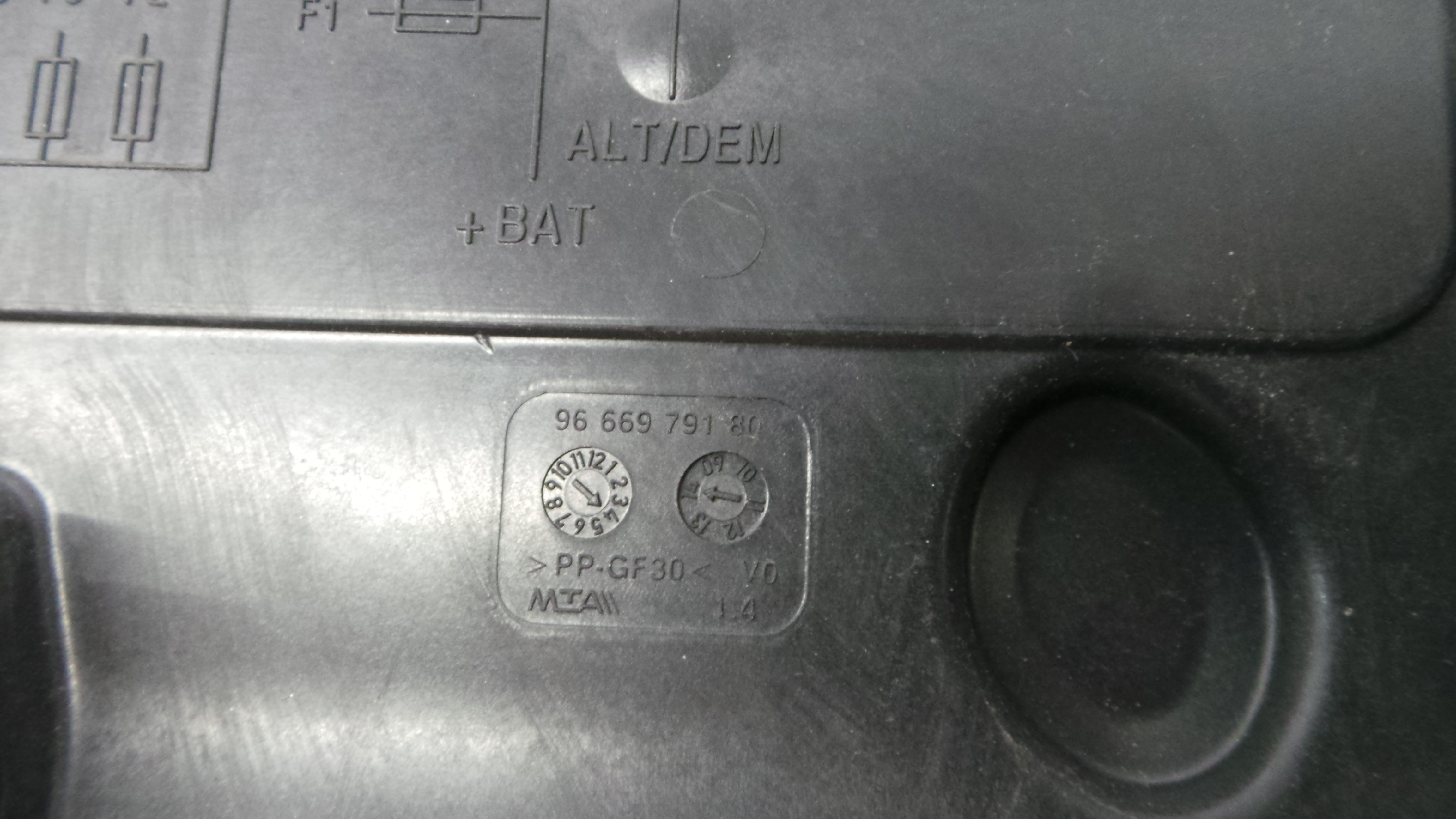 Caixa dos Fusíveis / BSI / UCH / SAM 9801147680 - CITROËN C3 II (SC_)-36912409