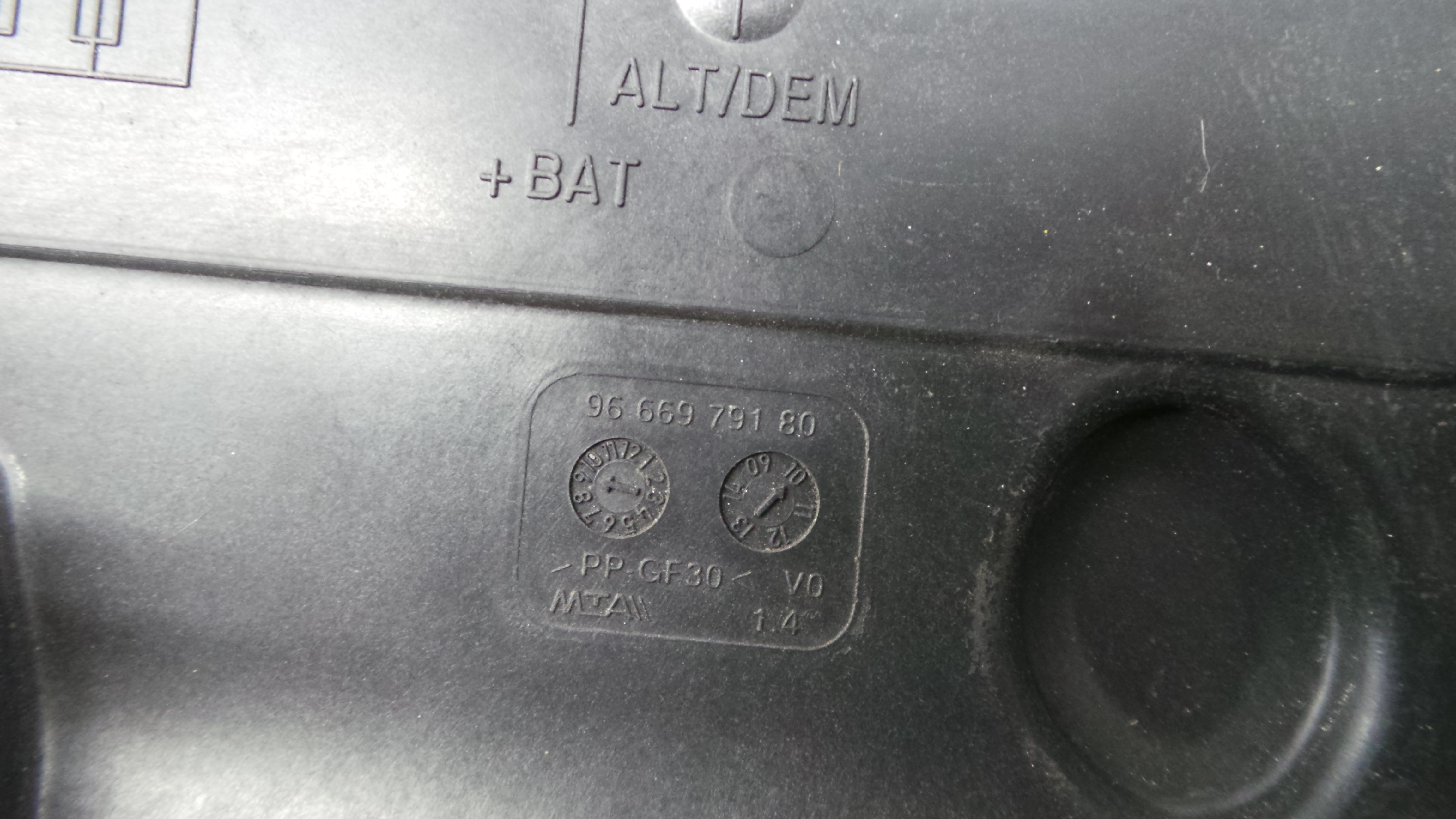 Caixa dos Fusíveis / BSI / UCH / SAM 9675123880 - CITROËN C3 II (SC_)-36912419