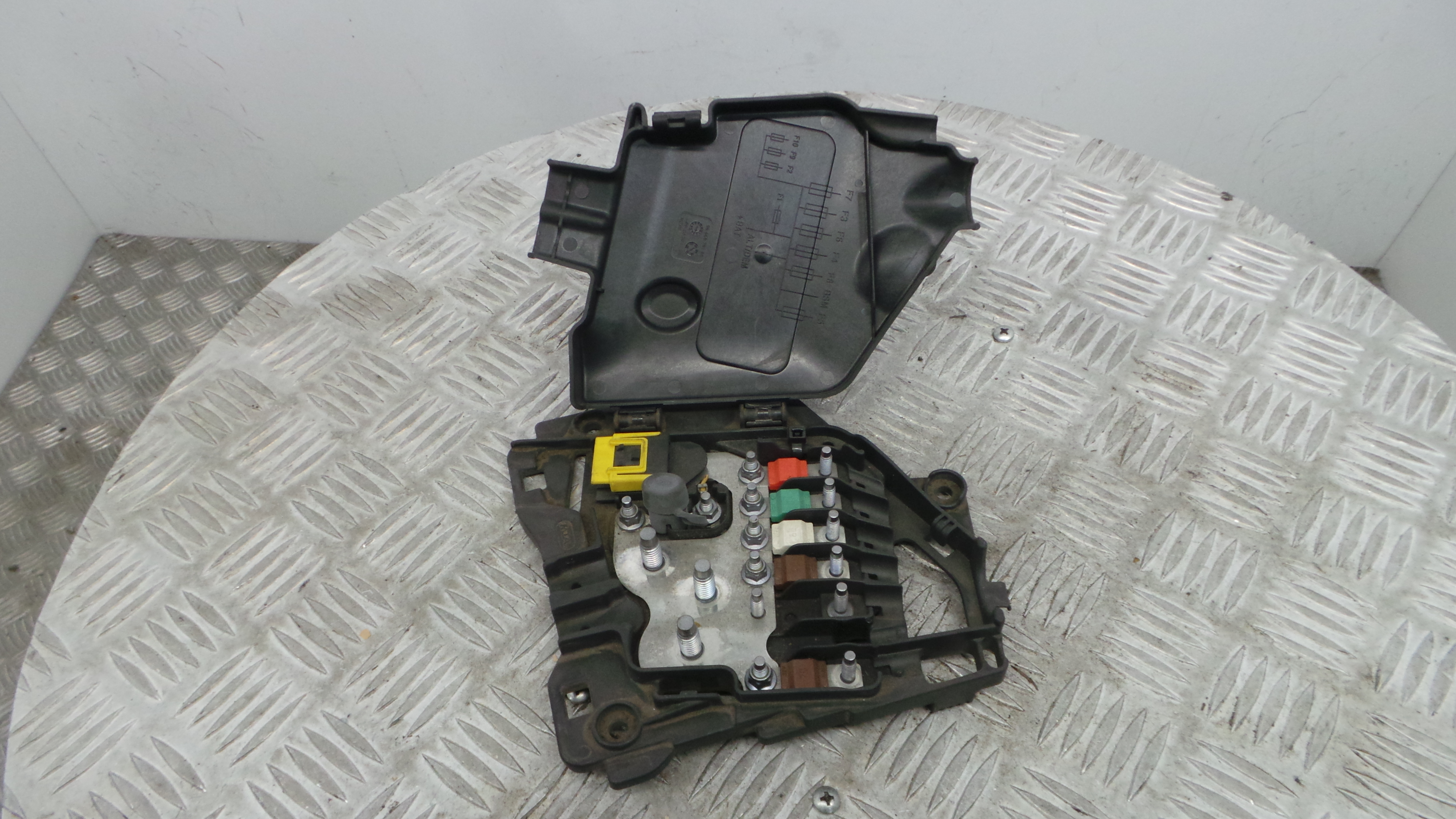 Caixa dos Fusíveis / BSI / UCH / SAM 9675123880 - CITROËN C3 II (SC_)-36912430