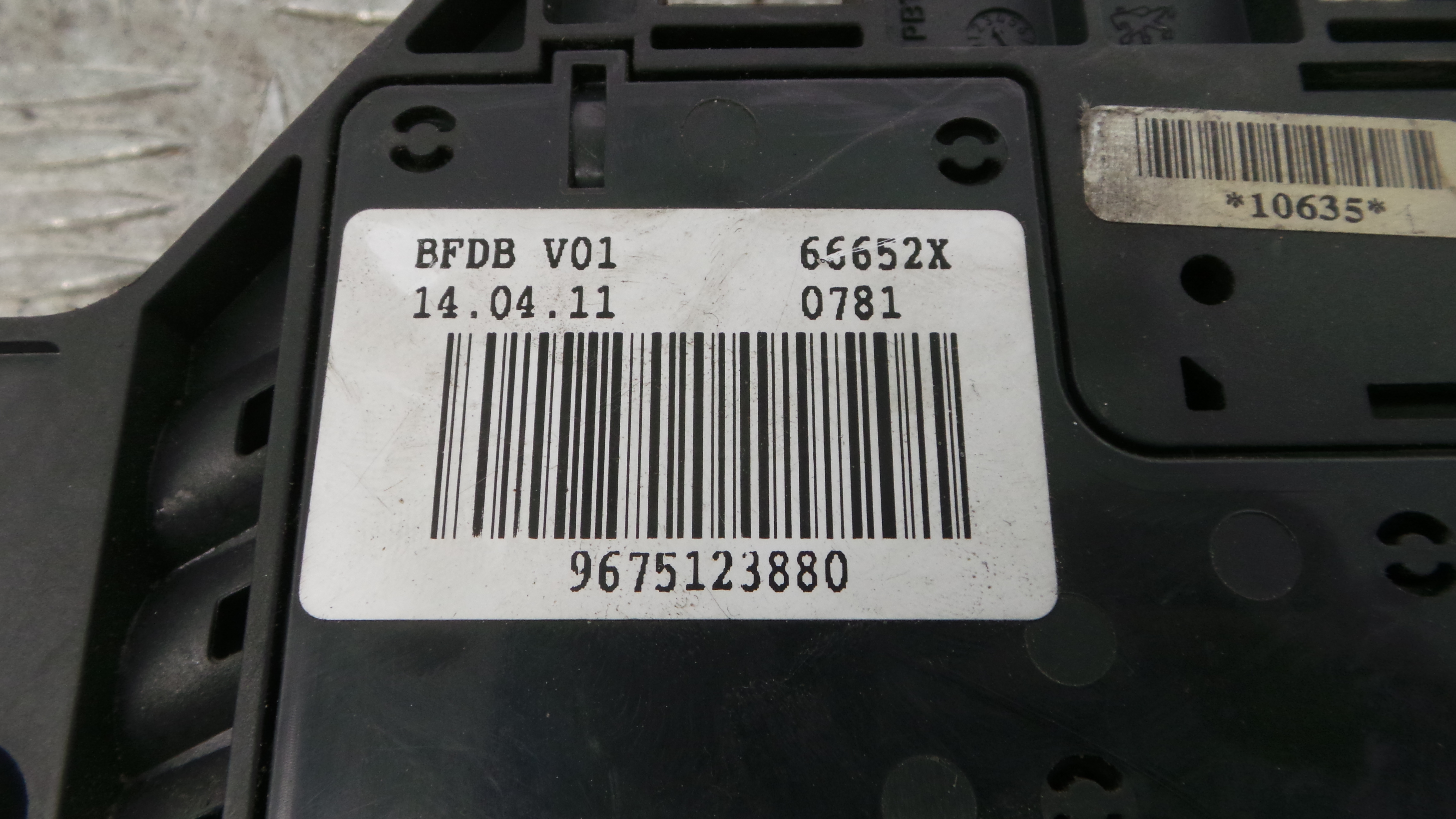 Caixa dos Fusíveis / BSI / UCH / SAM 9675123880 - CITROËN C3 II (SC_)-36912430