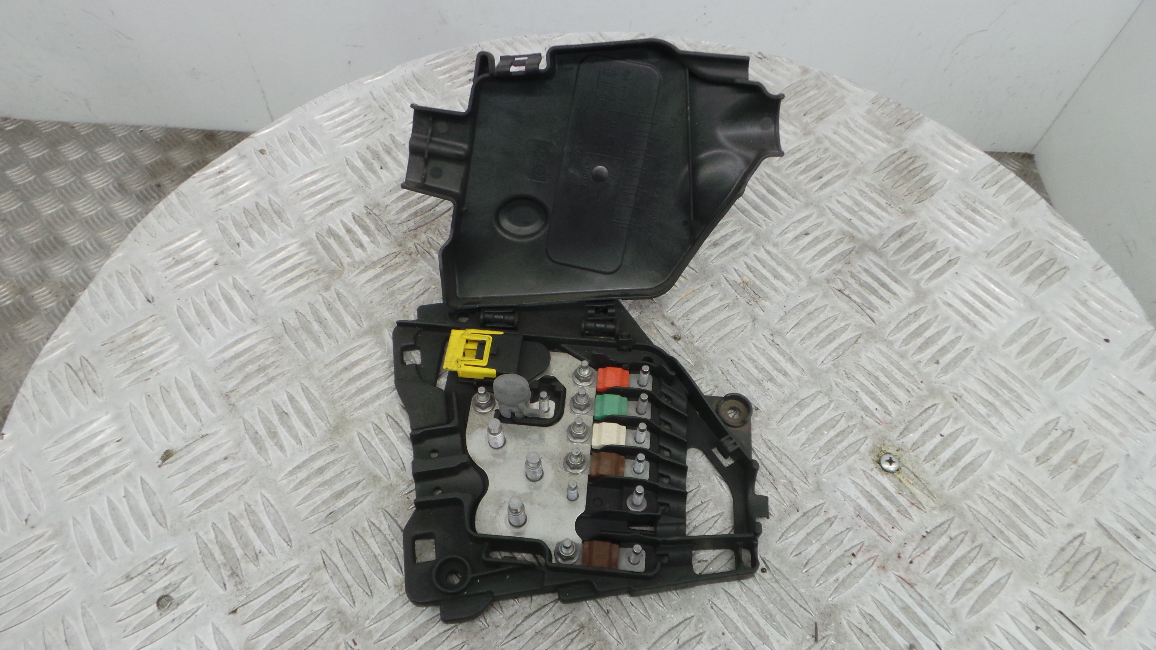 Caixa dos Fusíveis / BSI / UCH / SAM 9675123880 - CITROËN C3 II (SC_)-36912435