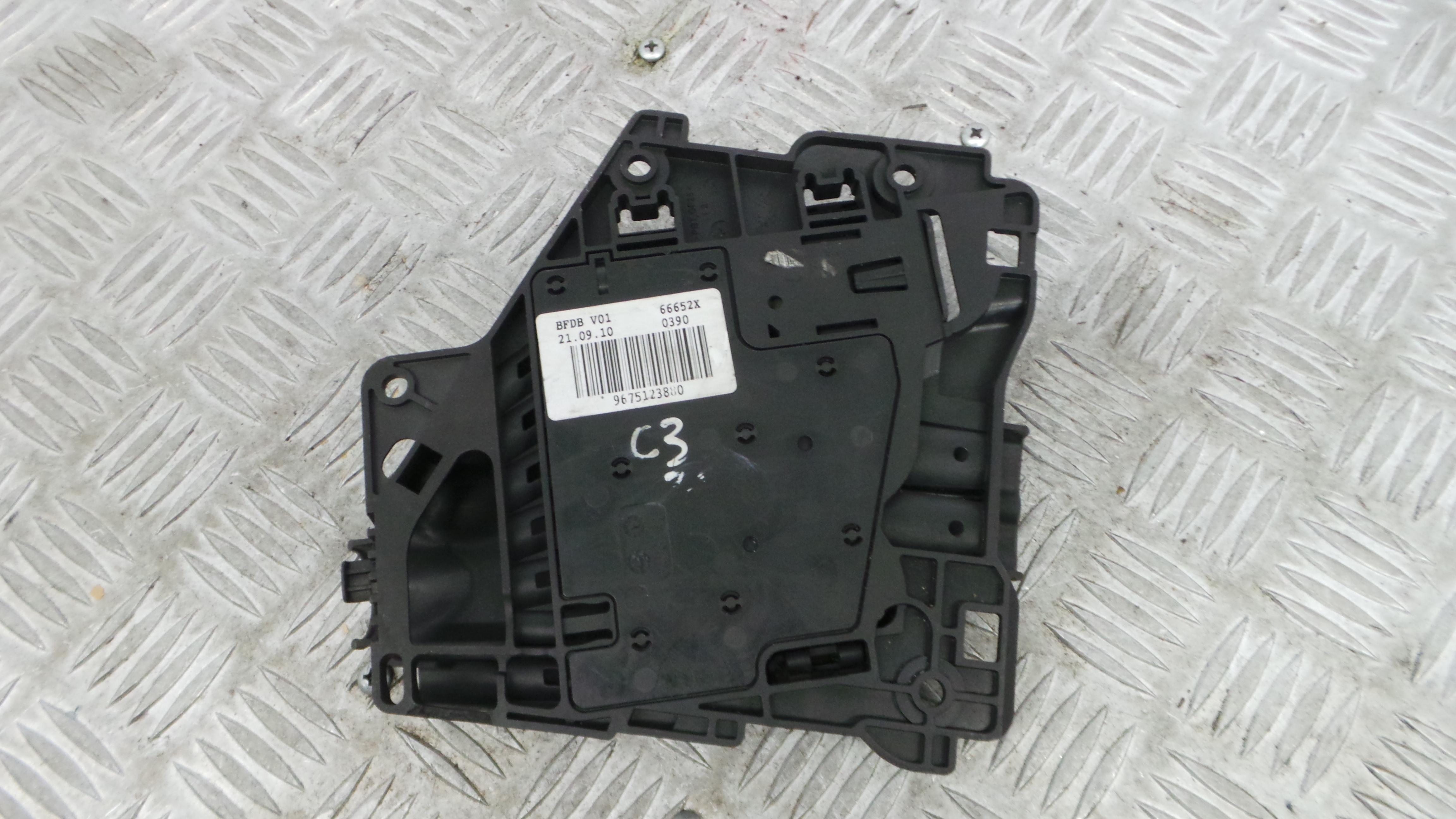 Caixa dos Fusíveis / BSI / UCH / SAM 9675123880 - CITROËN C3 II (SC_)-36912435