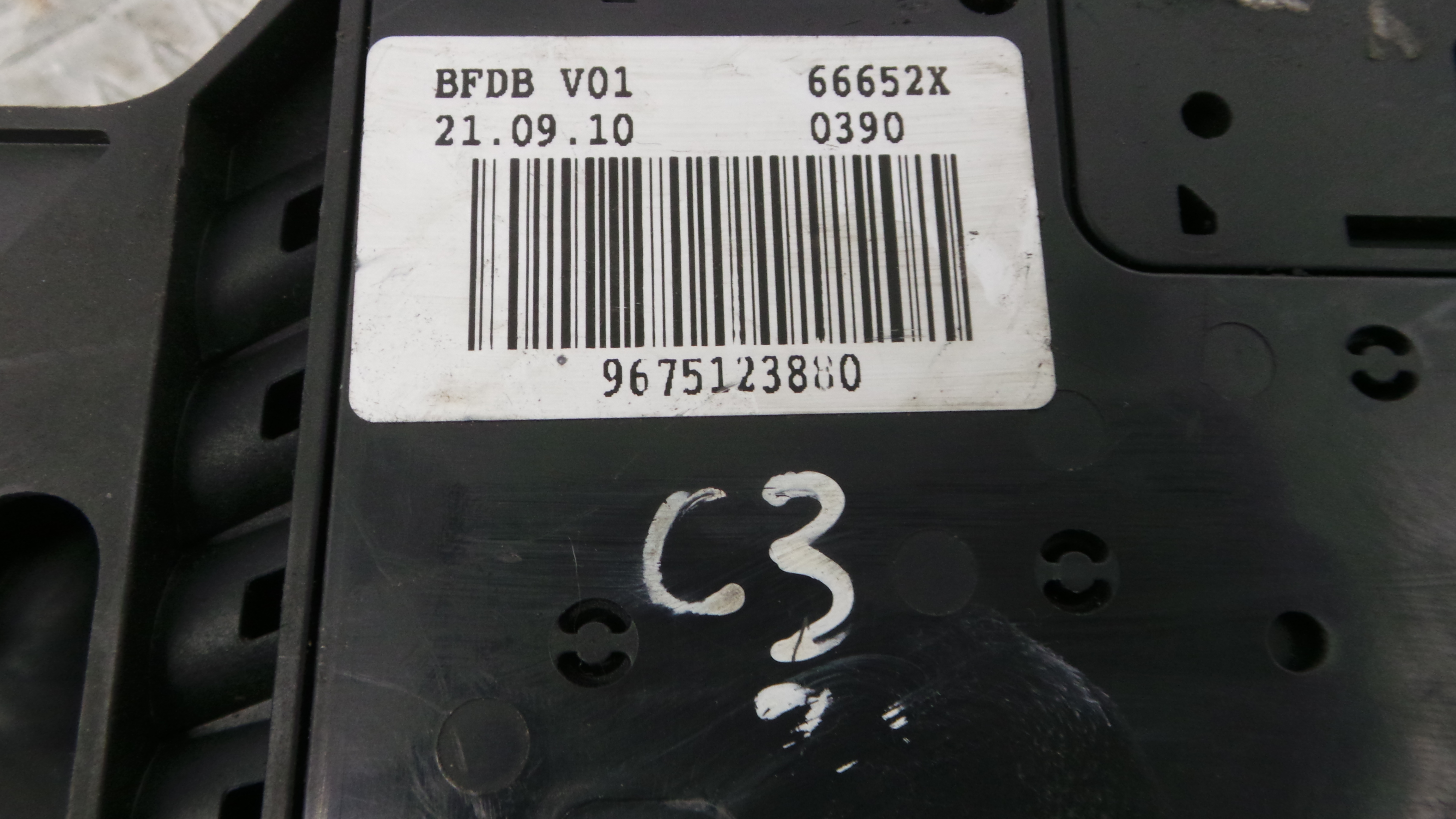 Caixa dos Fusíveis / BSI / UCH / SAM 9675123880 - CITROËN C3 II (SC_)-36912435