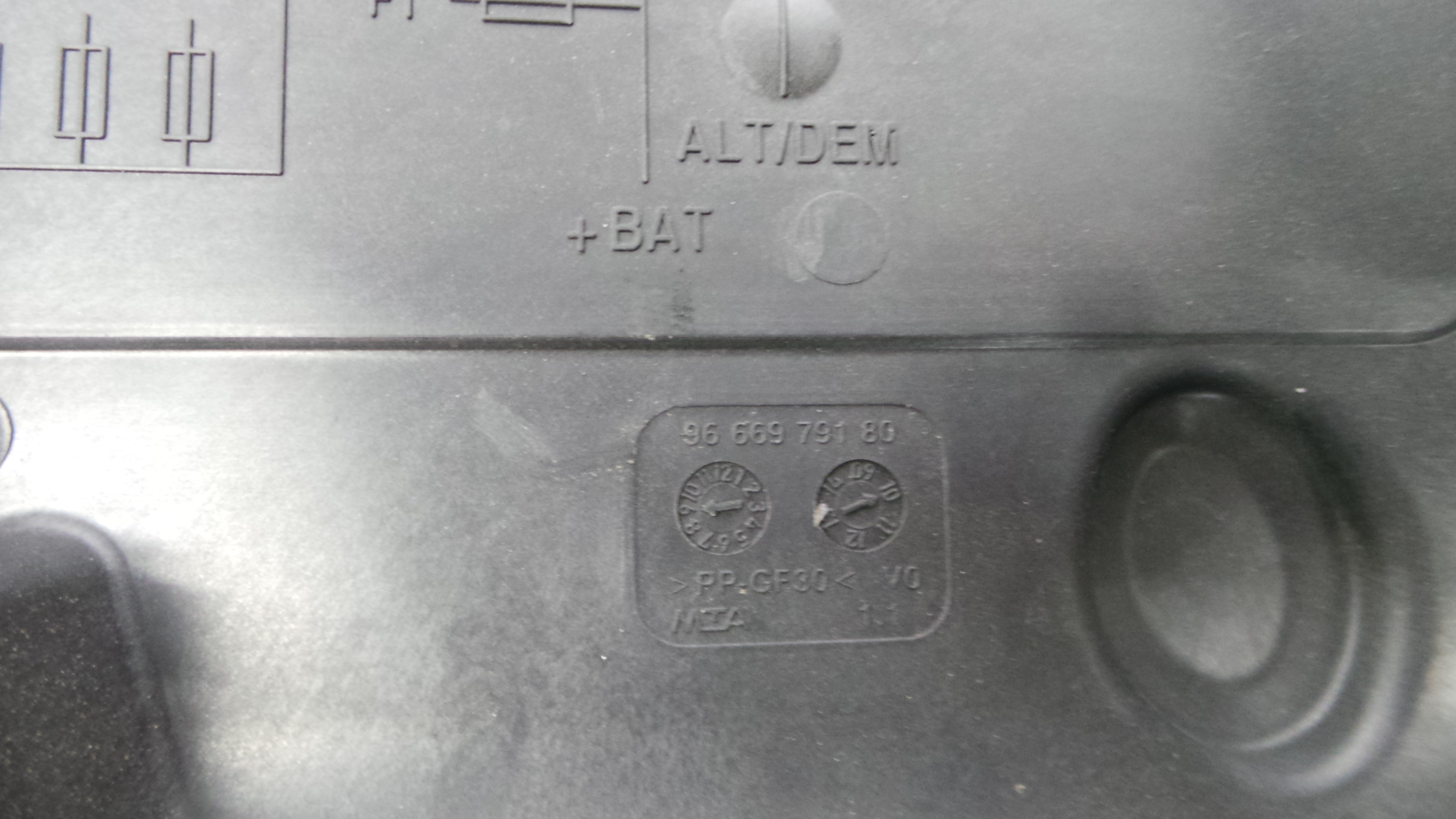 Caixa dos Fusíveis / BSI / UCH / SAM 9675123880 - CITROËN C3 II (SC_)-36912435