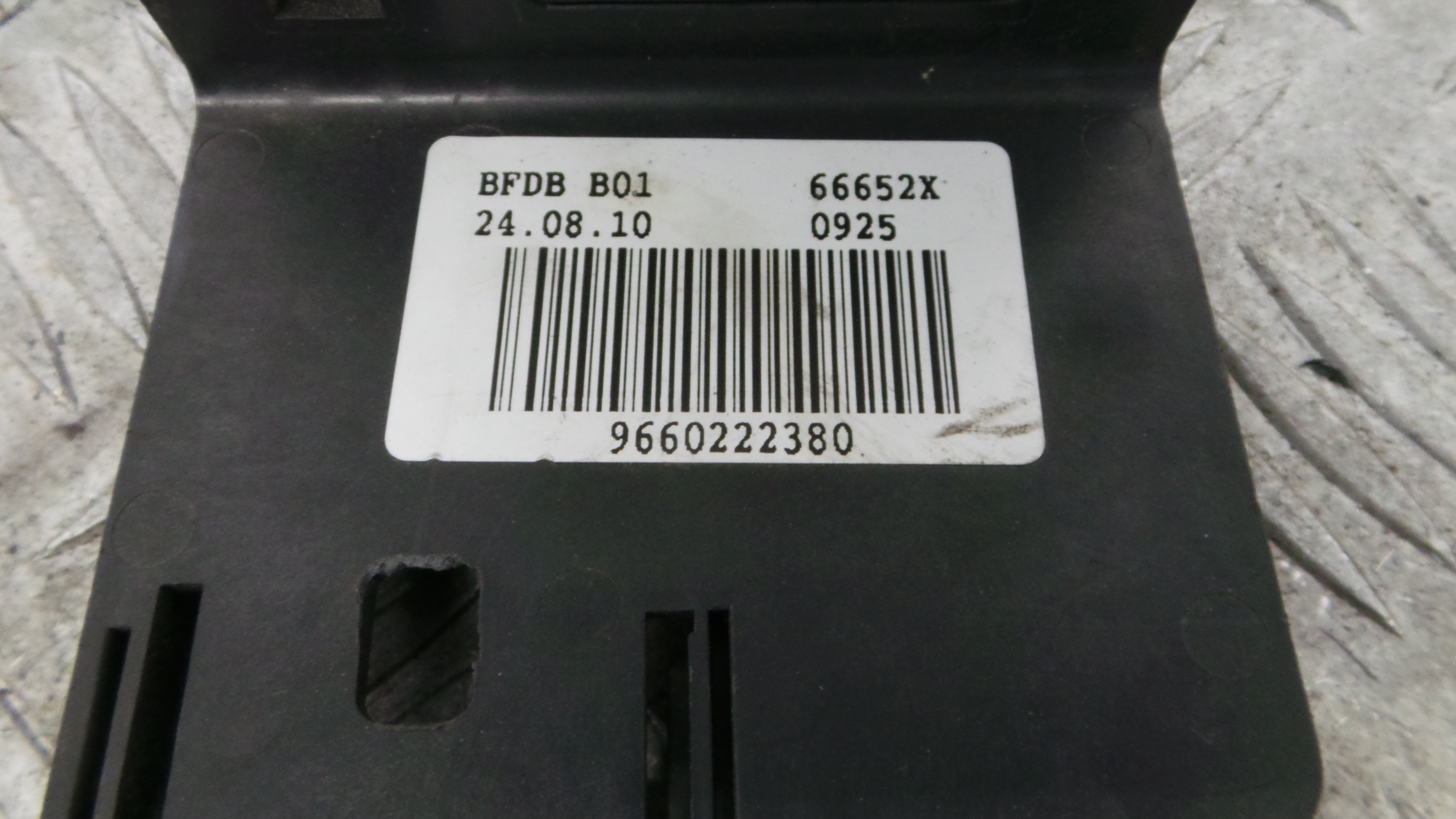 Caixa dos Fusíveis / BSI / UCH / SAM 9660222380 - PEUGEOT PARTNER Caixa/monovolume-36912469