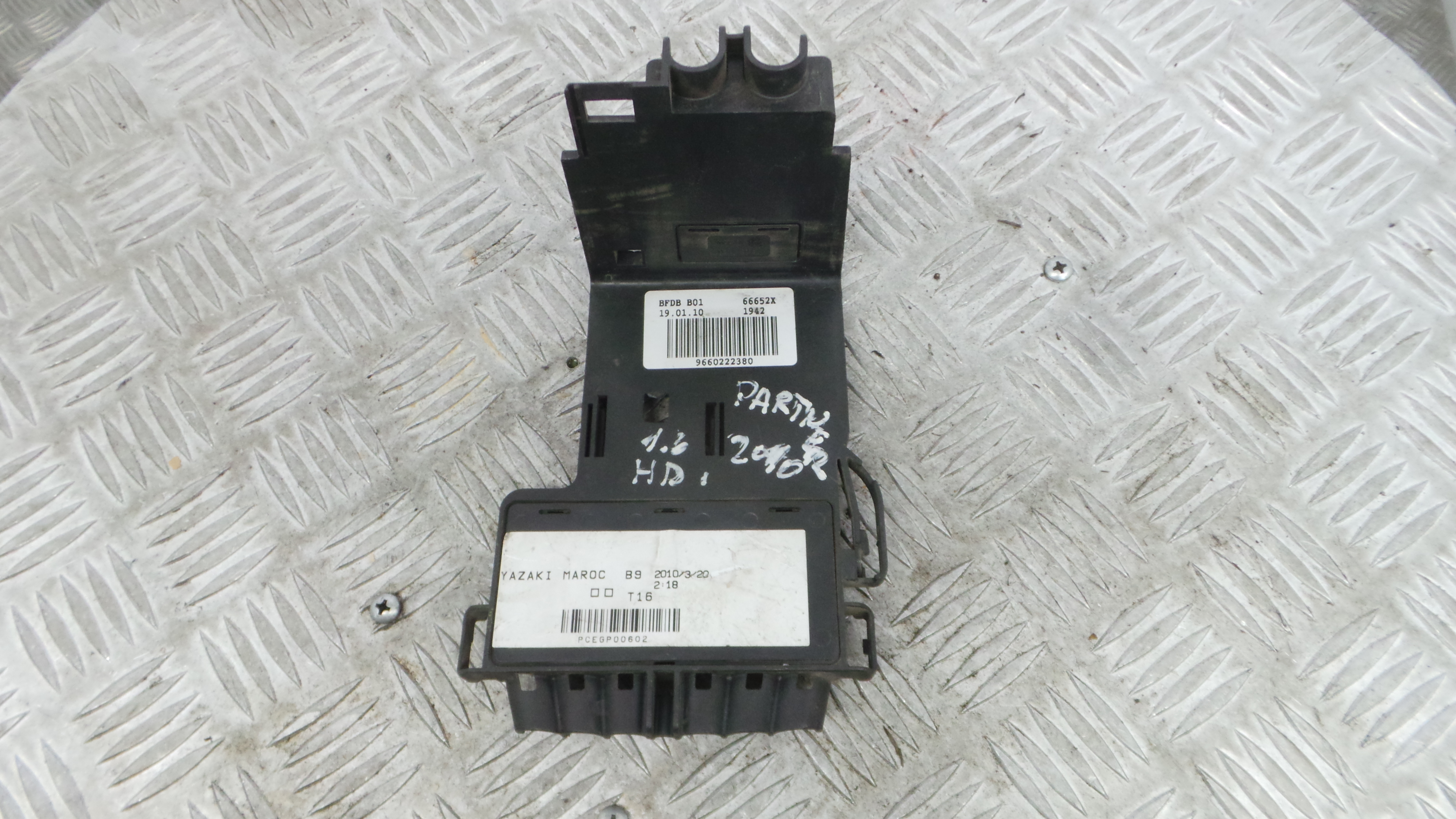 Caixa dos Fusíveis / BSI / UCH / SAM 9660222380 - PEUGEOT PARTNER Caixa/monovolume-36912472