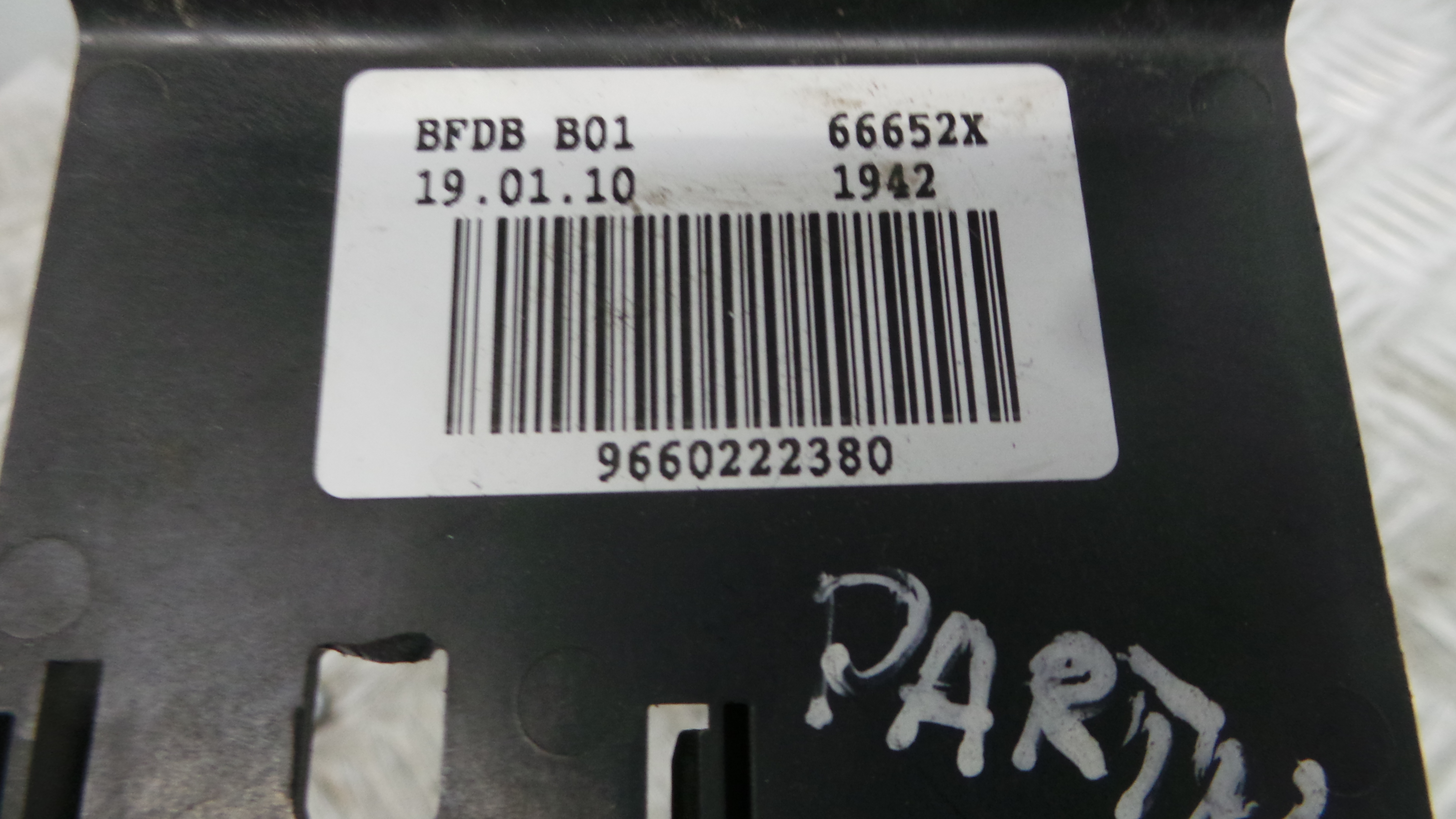 Caixa dos Fusíveis / BSI / UCH / SAM 9660222380 - PEUGEOT PARTNER Caixa/monovolume-36912472