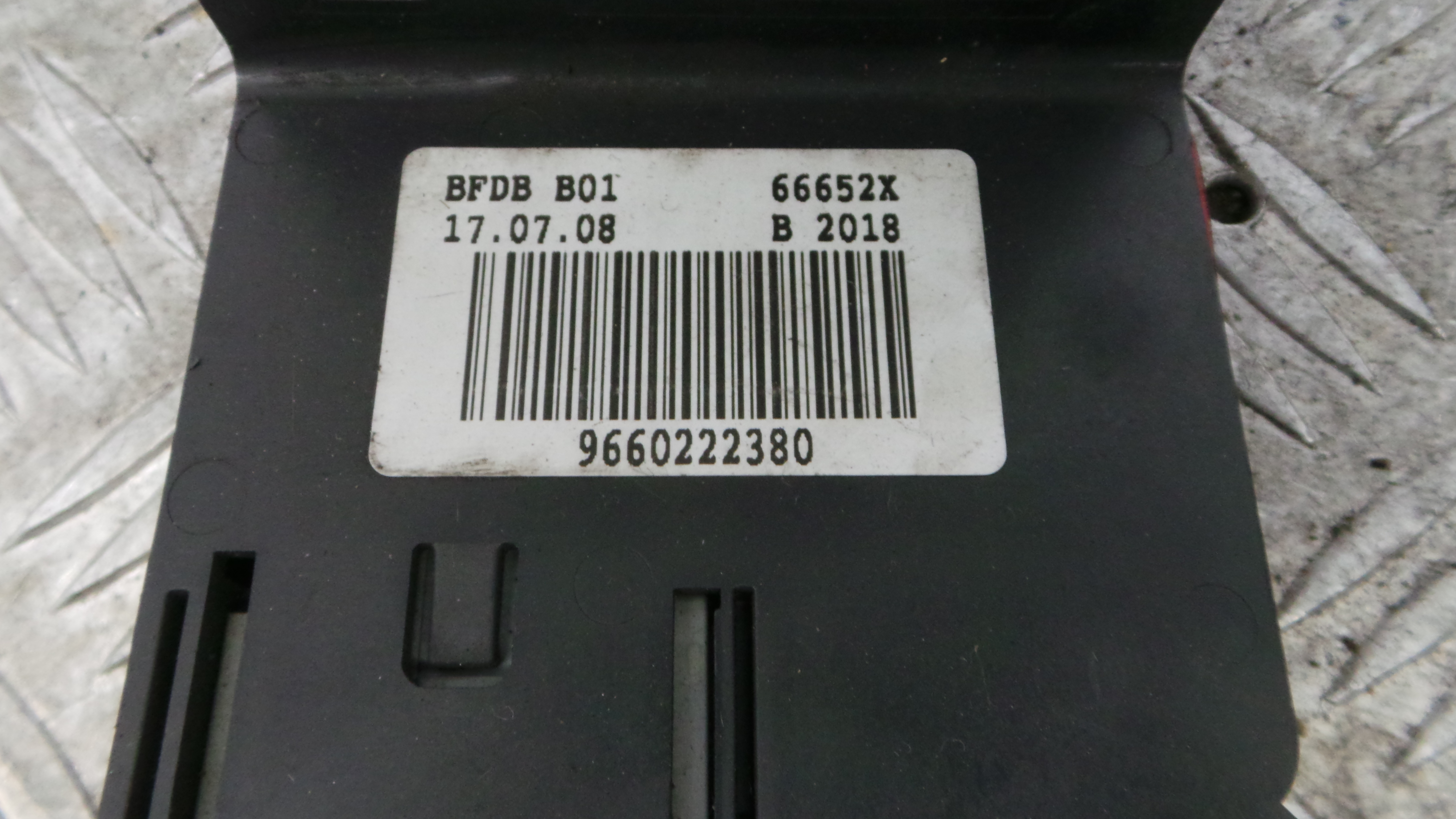 Caixa dos Fusíveis / BSI / UCH / SAM 9660222380 - PEUGEOT 308 I (4A_, 4C_)-36912475