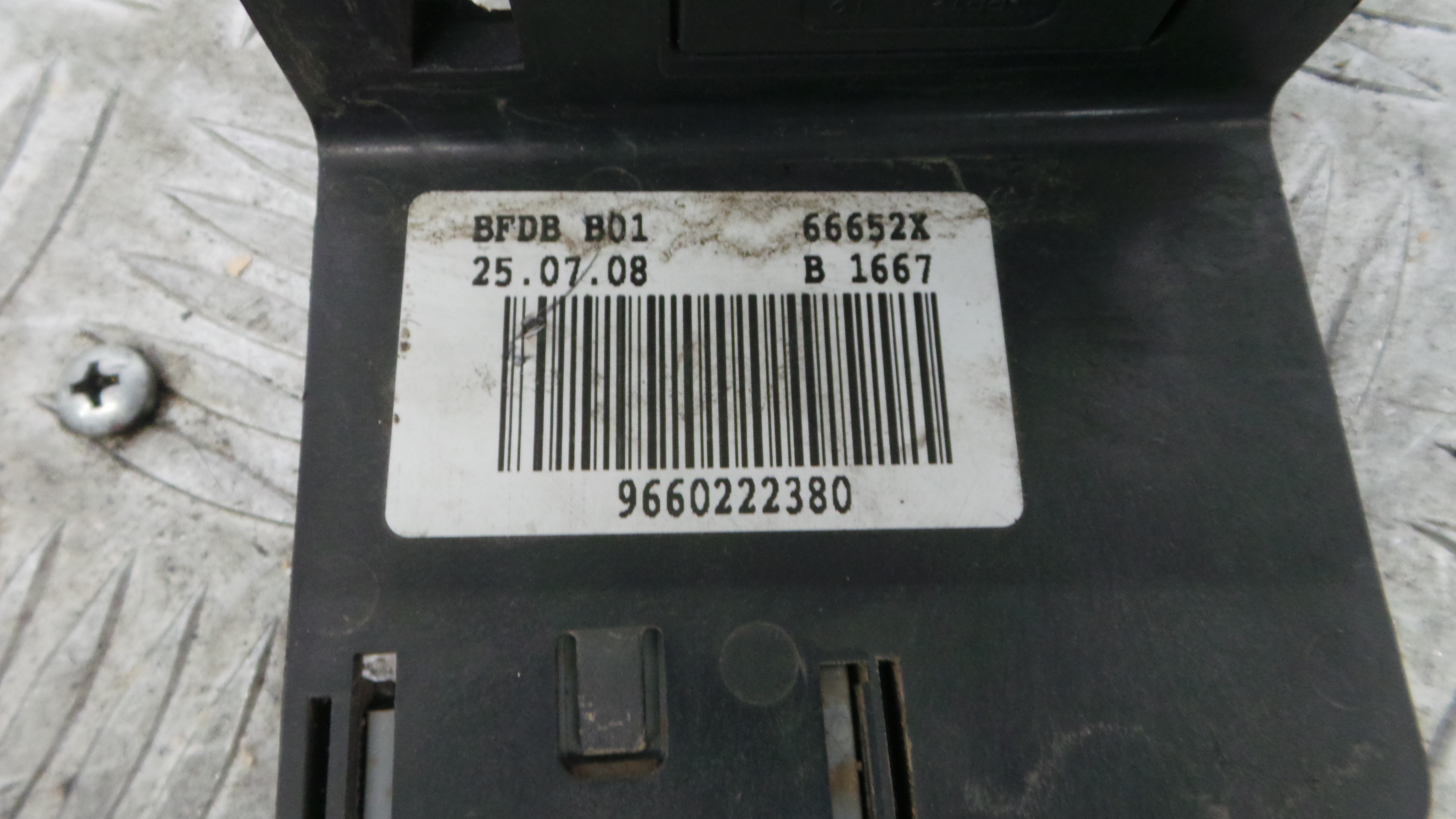 Caixa dos Fusíveis / BSI / UCH / SAM 9660222380 - CITROËN BERLINGO Caixa/monovolume (B9)-36912487