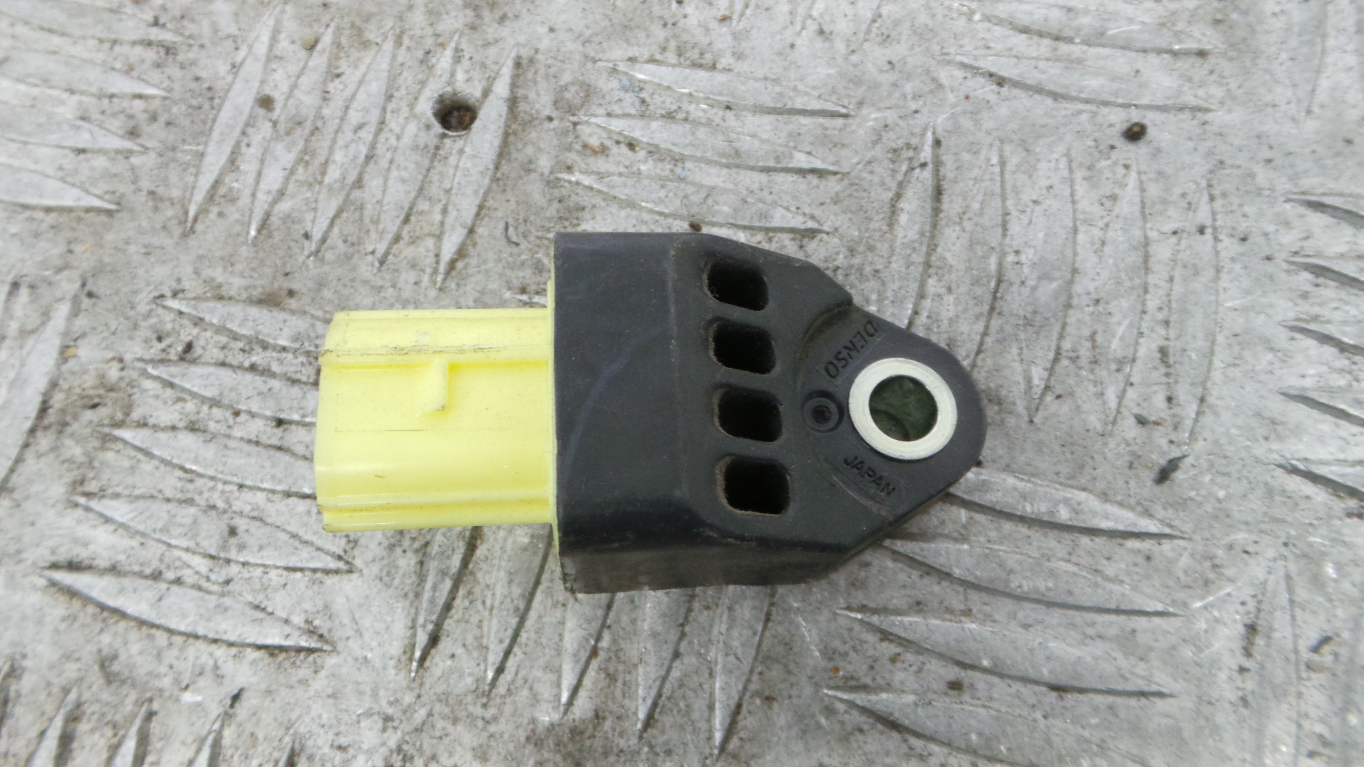 Sensor de Airbag 89831-02140 - TOYOTA YARIS (_P15_)-36915396 Sensor de Airbag 89831-02140 - TOYOTA YARIS (_P15_)-36915396