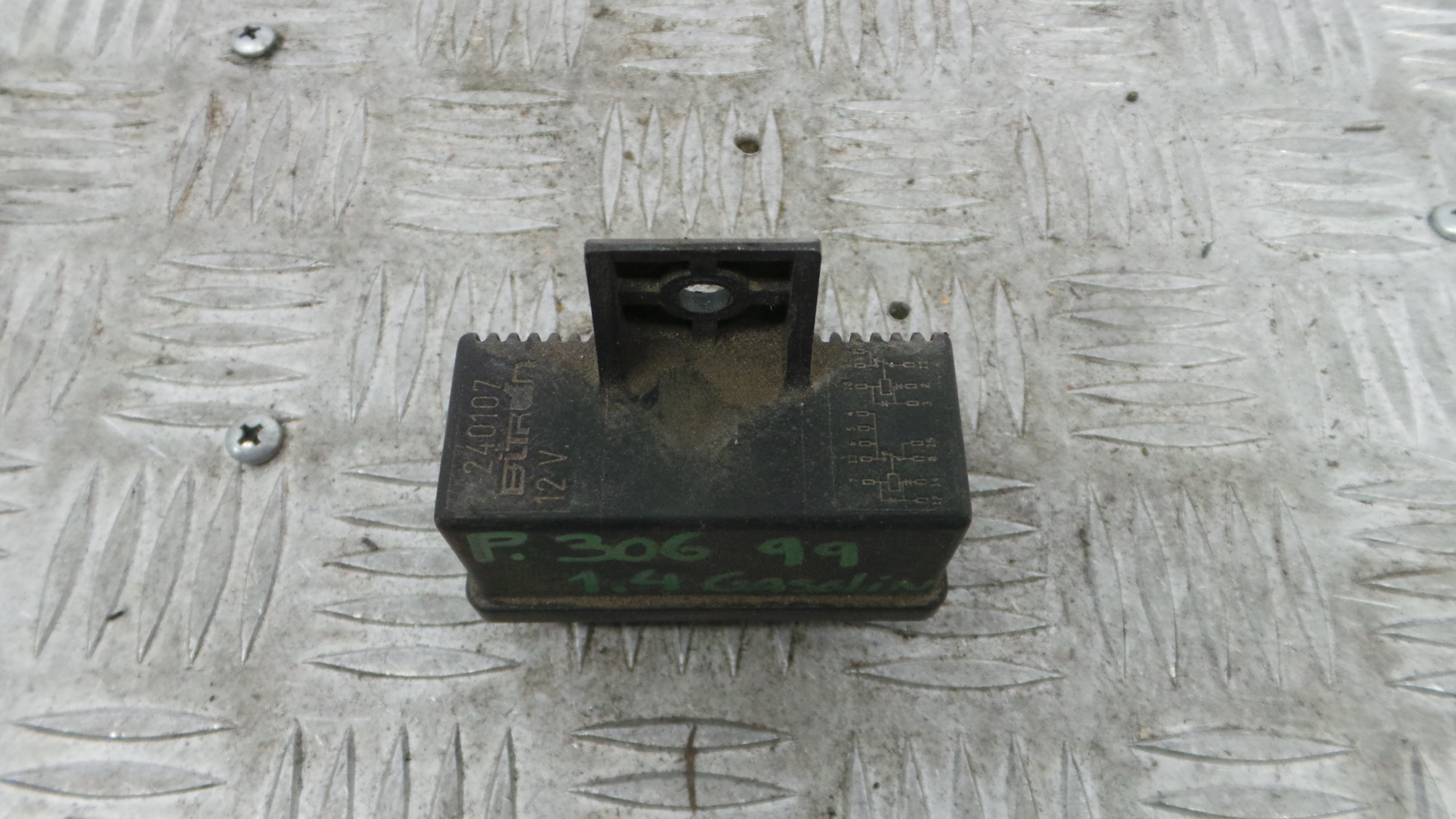 Relé 240107 - PEUGEOT 306 (7B, N3, N5)-36915478