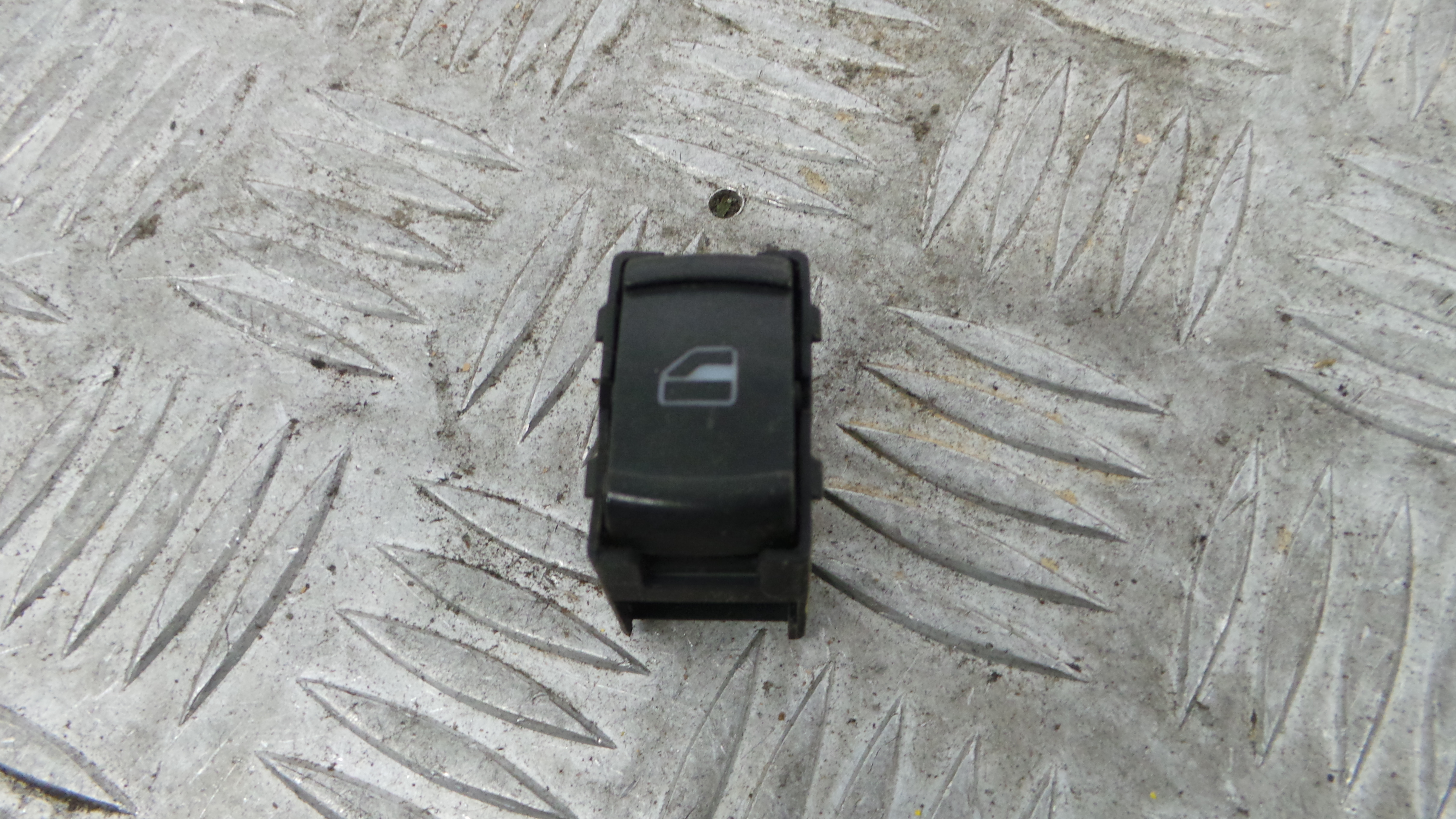 Interruptor / Comando Elevador Vidro Trás Dto 3B0959855B - VW GOLF IV (1J1), GOLF Mk IV (1J1)-36915759
