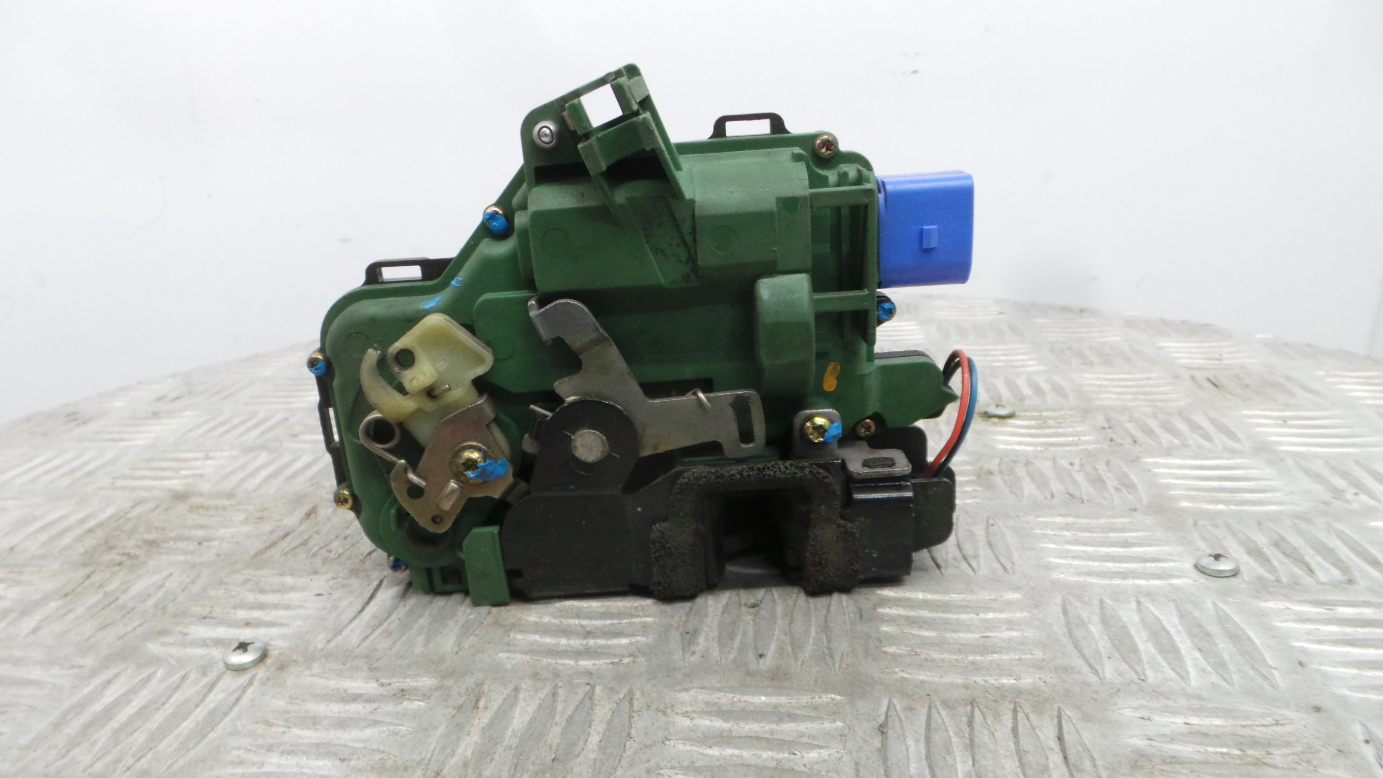 Fecho da Porta Frente Esq 7E1837015A - VW POLO (9N_, 9A_)-36920522