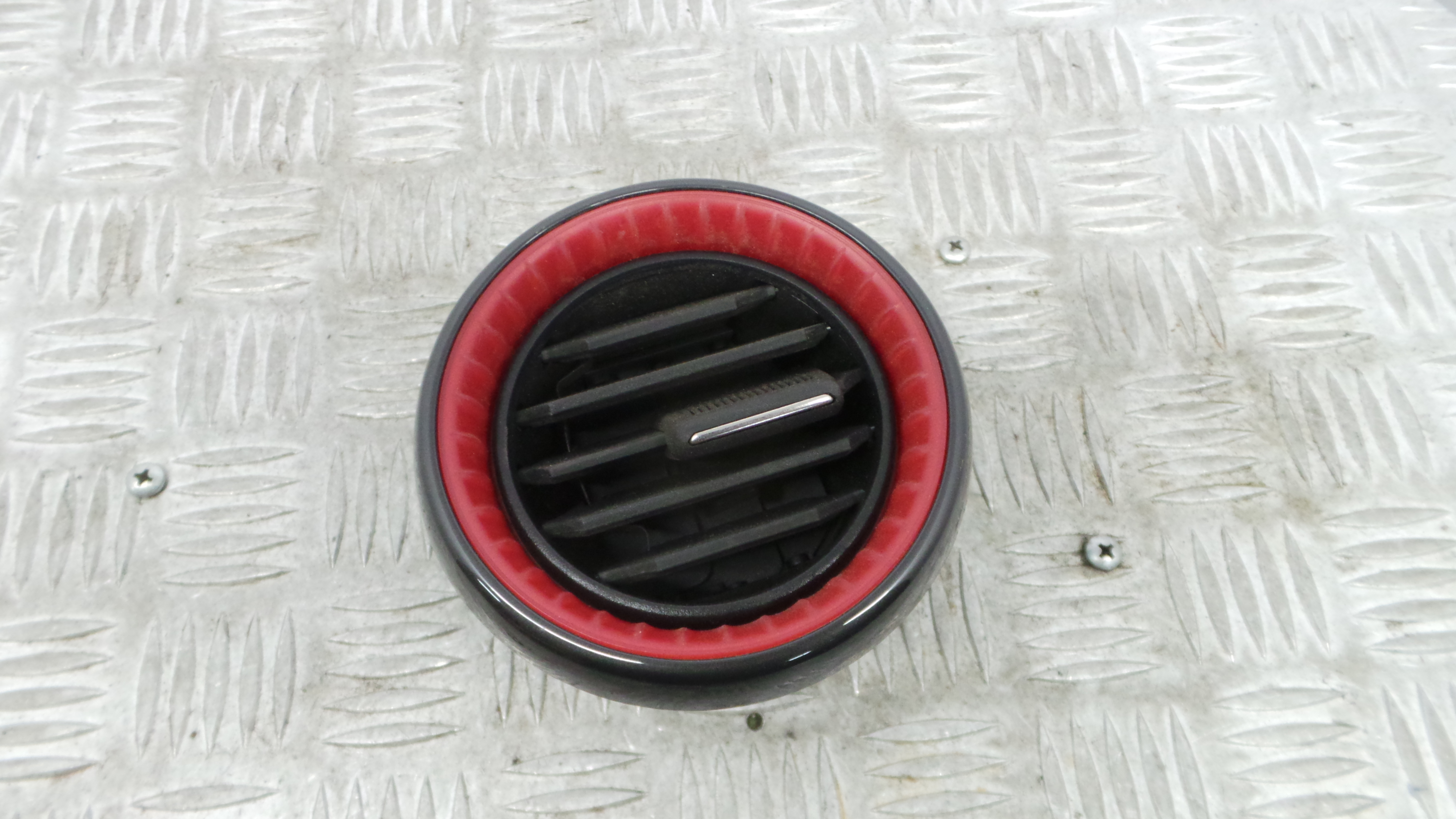 Grelha da Sofagem  6F0819204J - SEAT IBIZA Mk V (KJ1, KJG), IBIZA V (KJ1, KJG)-36920575