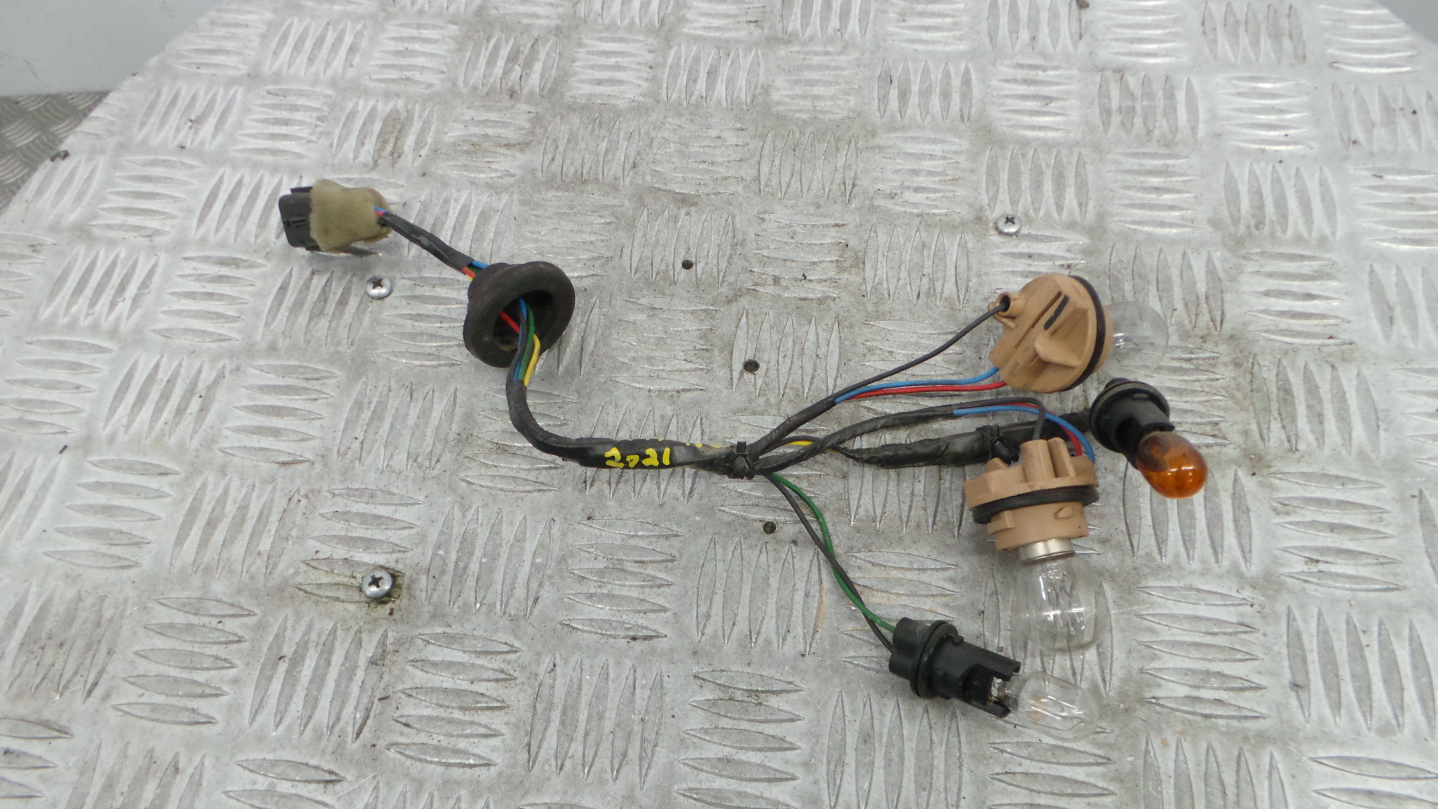 Suporte Lampadas Tras Direito  - DACIA SPRING-36920735