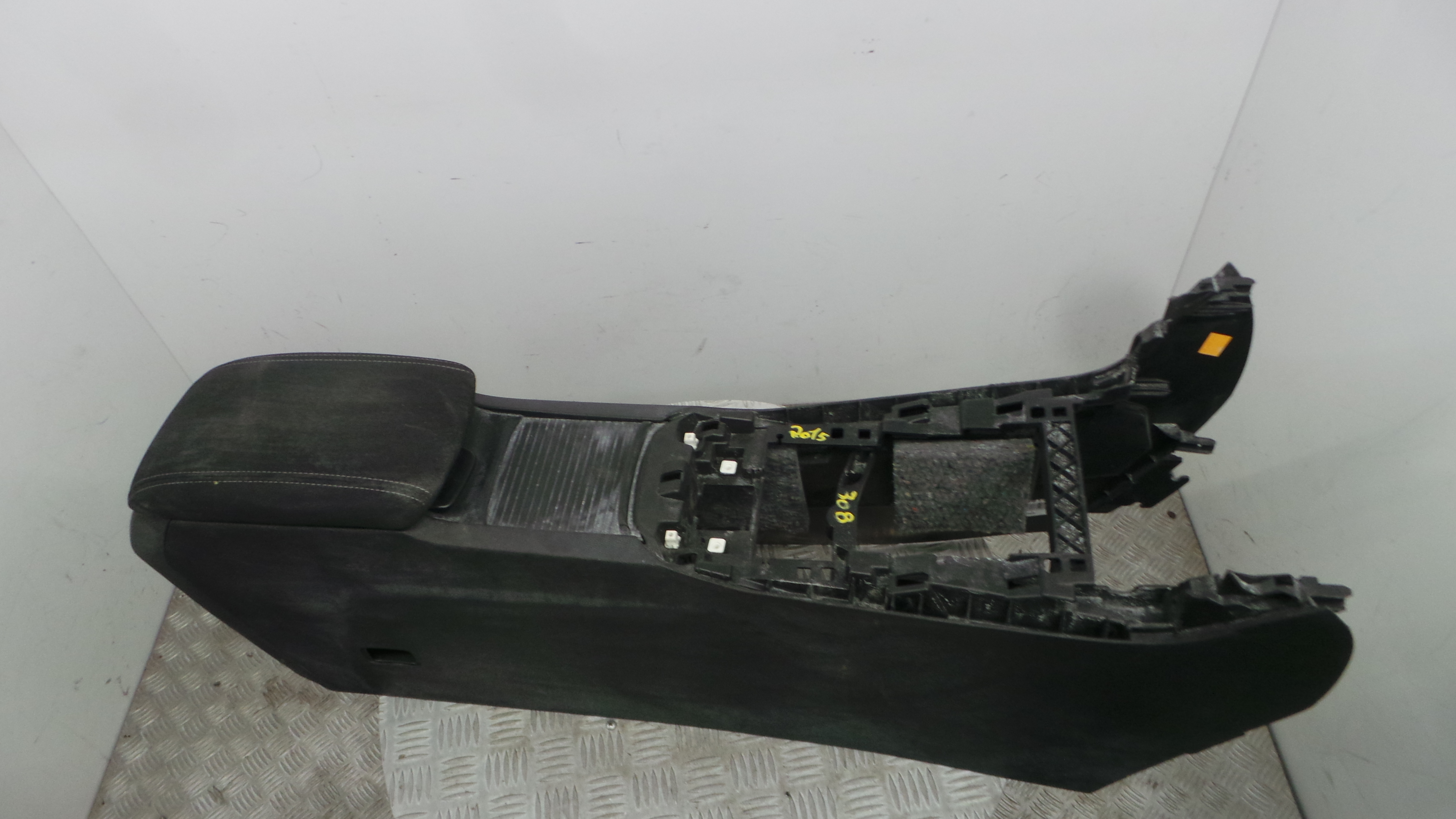 Apoio de Braço Central 96775883 - PEUGEOT 308 II (LB_, LP_, LW_, LH_, L3_)-36920985