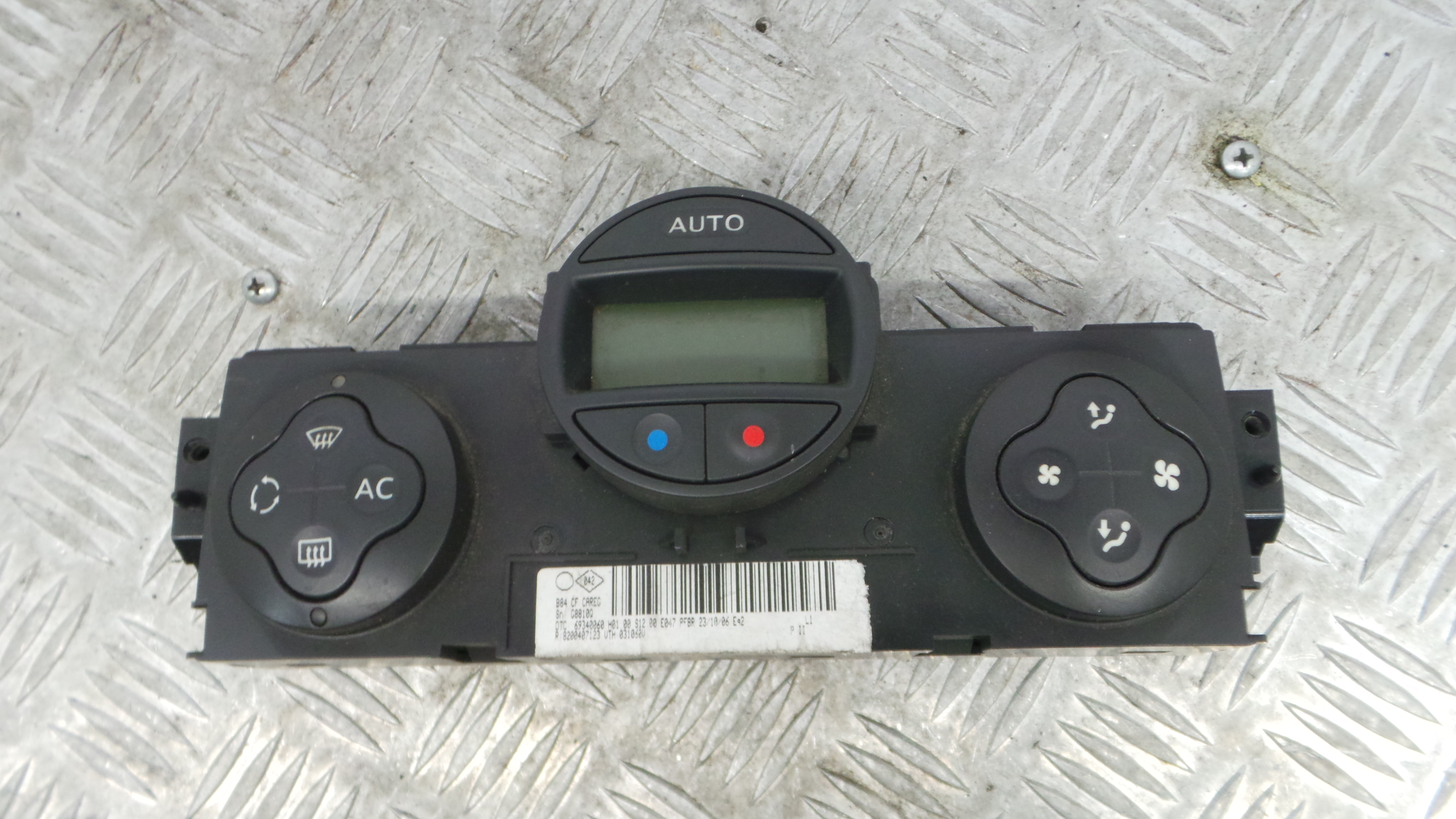 Comando da Sofagem / Climatronic 8200407123 - RENAULT MEGANE II (BM0/1_, CM0/1_)-36928575