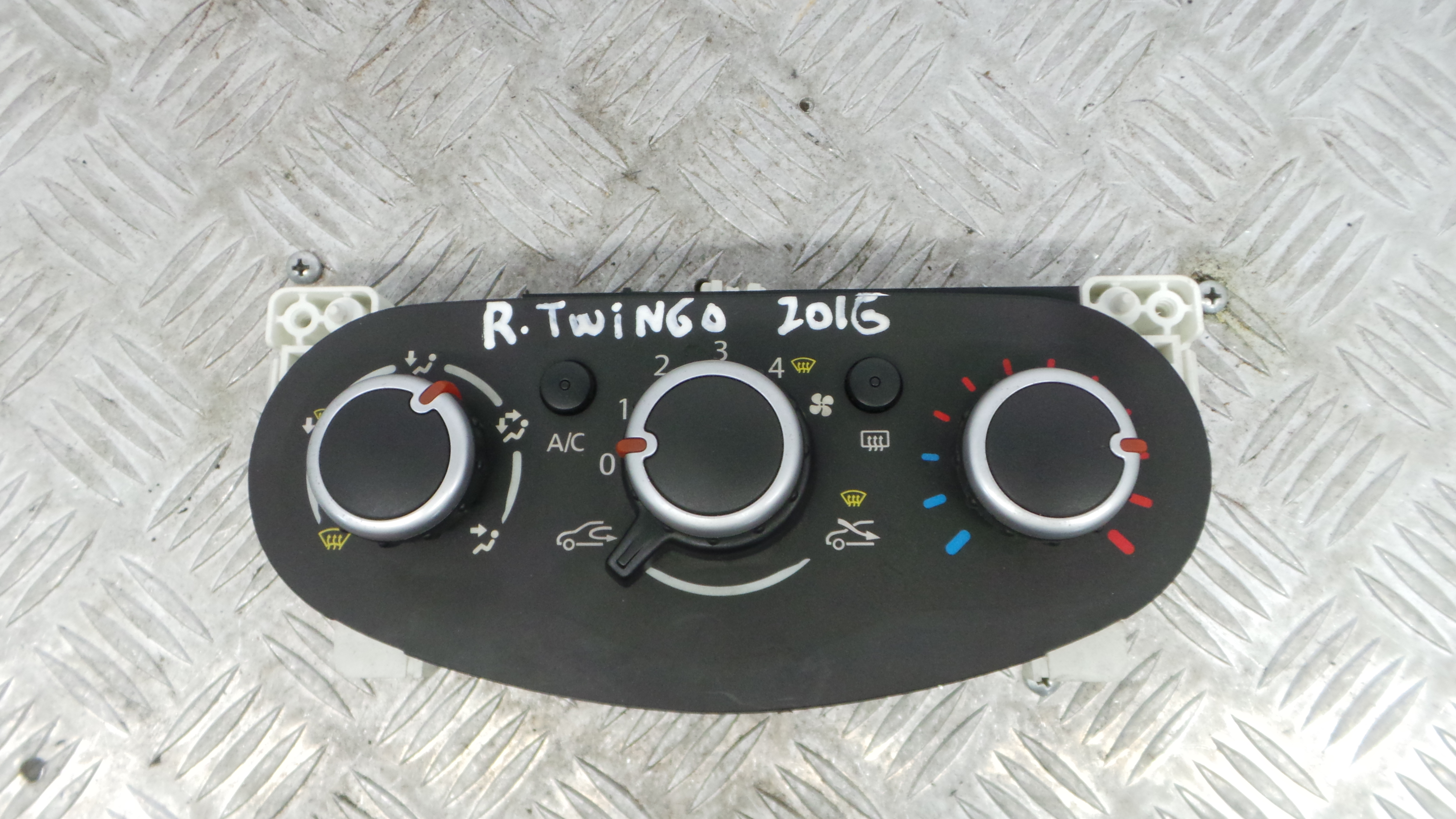 Comando da Sofagem / Climatronic CW118002 - RENAULT TWINGO III (BCM_, BCA_)-36928590 Comando da Sofagem / Climatronic CW118002 - RENAULT TWINGO III (BCM_, BCA_)-36928590