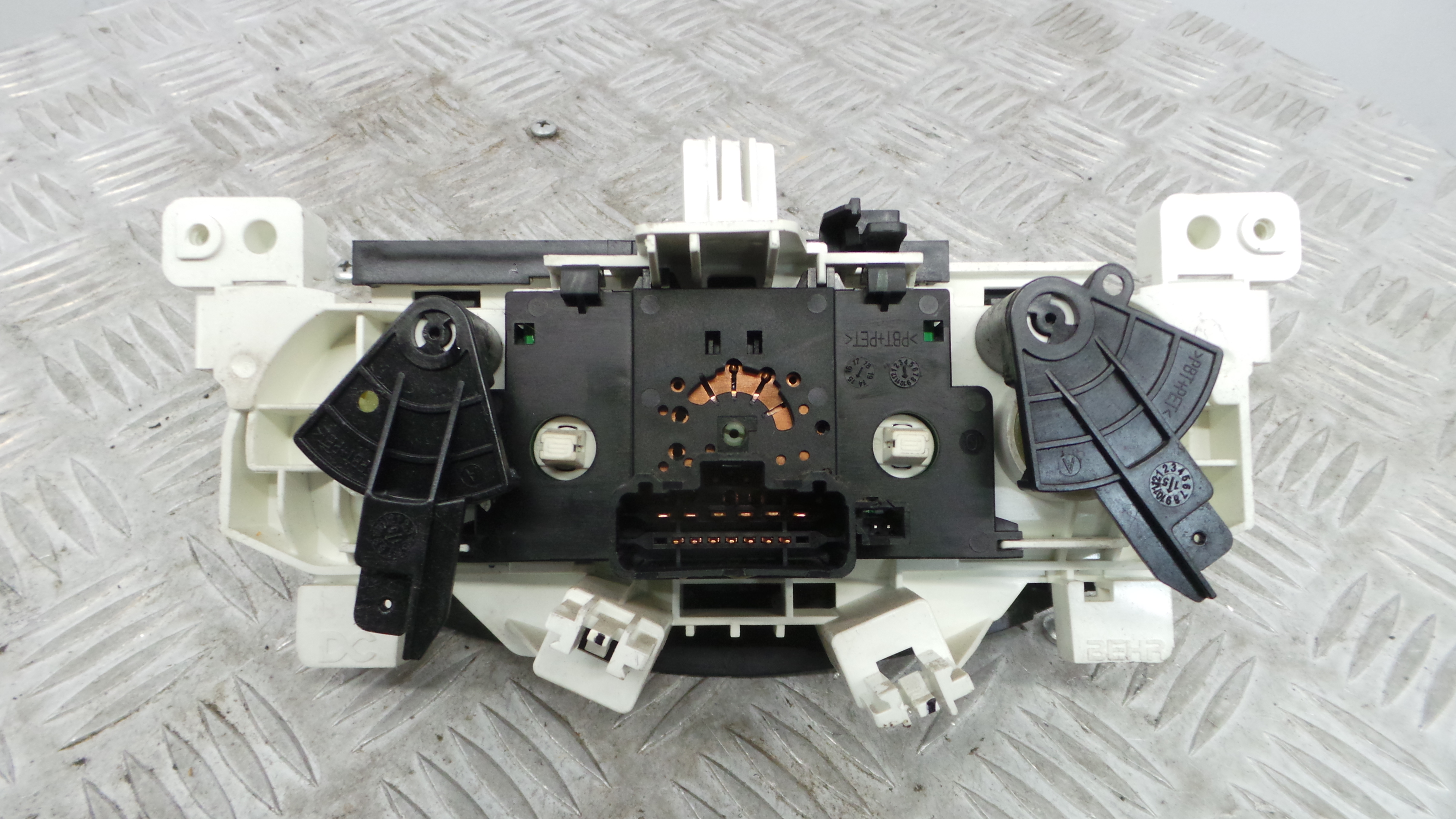 Comando da Sofagem / Climatronic CW118002 - RENAULT TWINGO III (BCM_, BCA_)-36928590