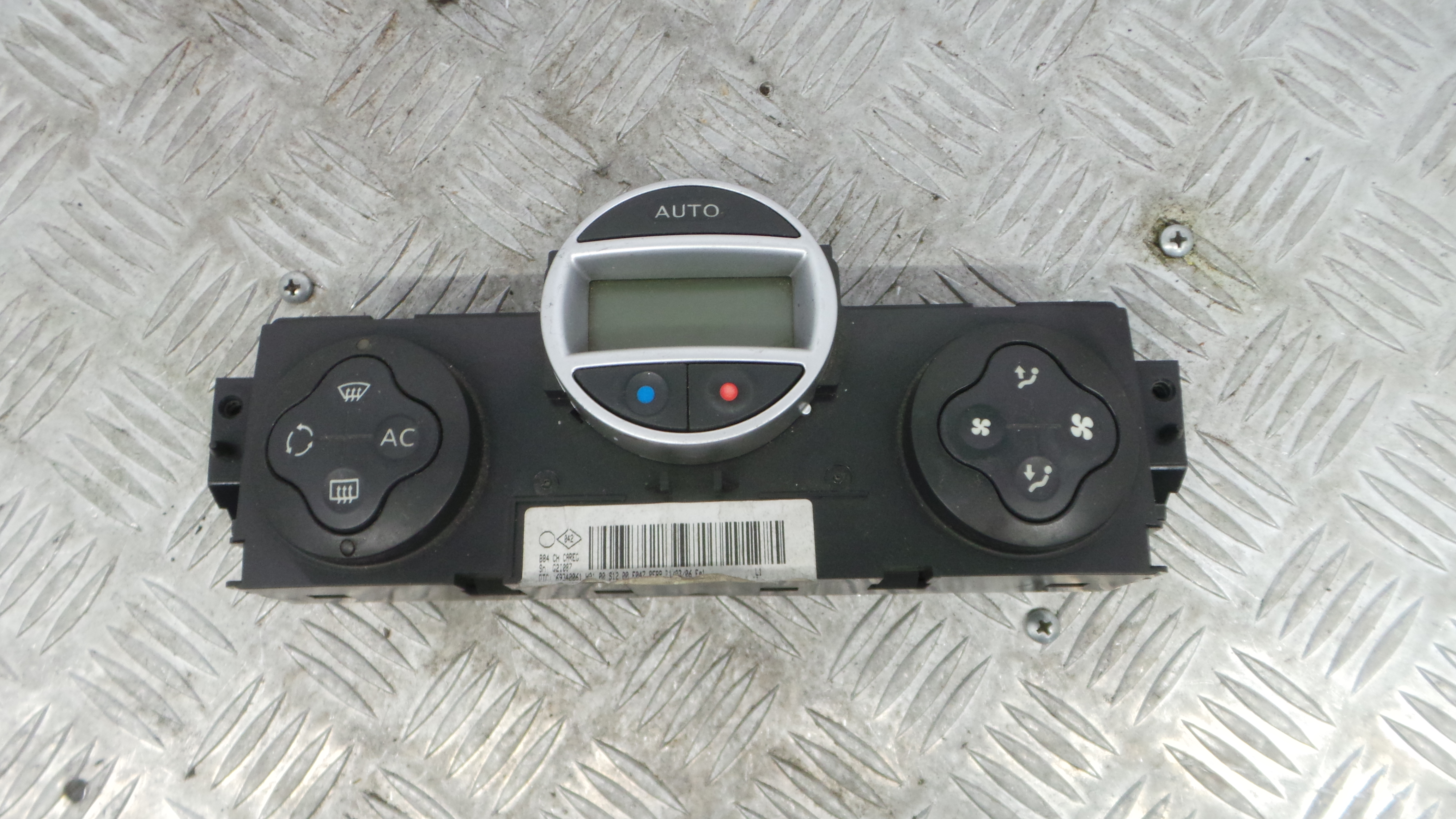 Comando da Sofagem / Climatronic 8200413906 - RENAULT MEGANE II (BM0/1_, CM0/1_)-36928602 Comando da Sofagem / Climatronic 8200413906 - RENAULT MEGANE II (BM0/1_, CM0/1_)-36928602