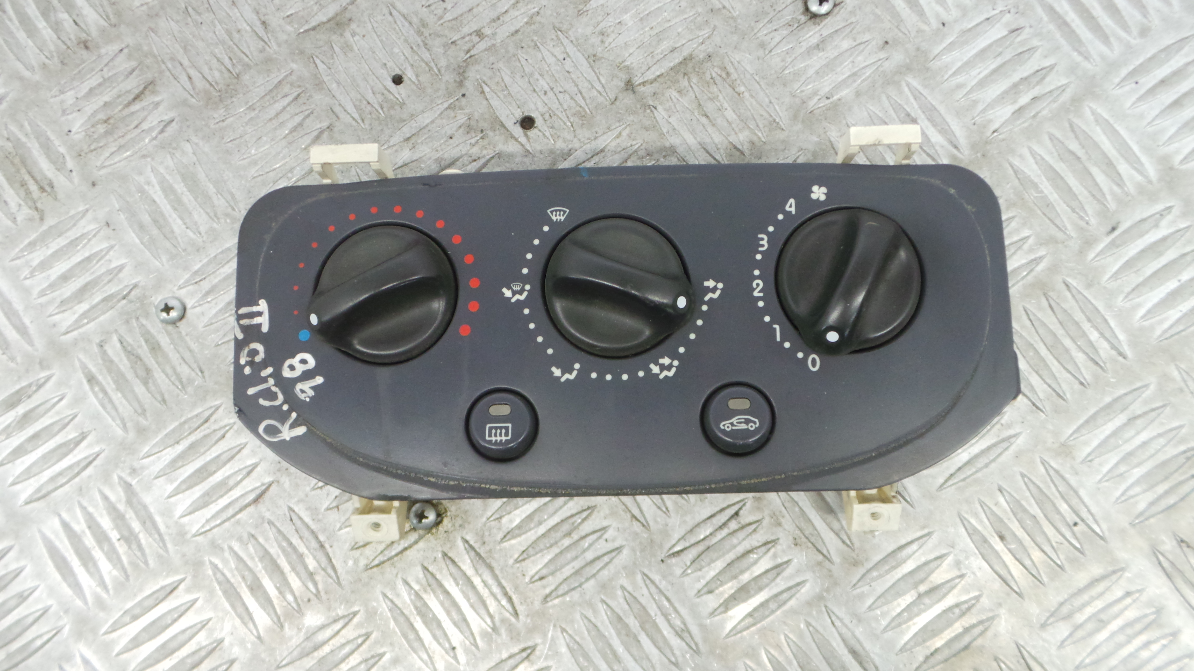 Comando da Sofagem / Climatronic 654983U - RENAULT CLIO II (BB_, CB_), CLIO Mk II (BB_, CB_)-36928635 Comando da Sofagem / Climatronic 654983U - RENAULT CLIO II (BB_, CB_), CLIO Mk II (BB_, CB_)-36928635