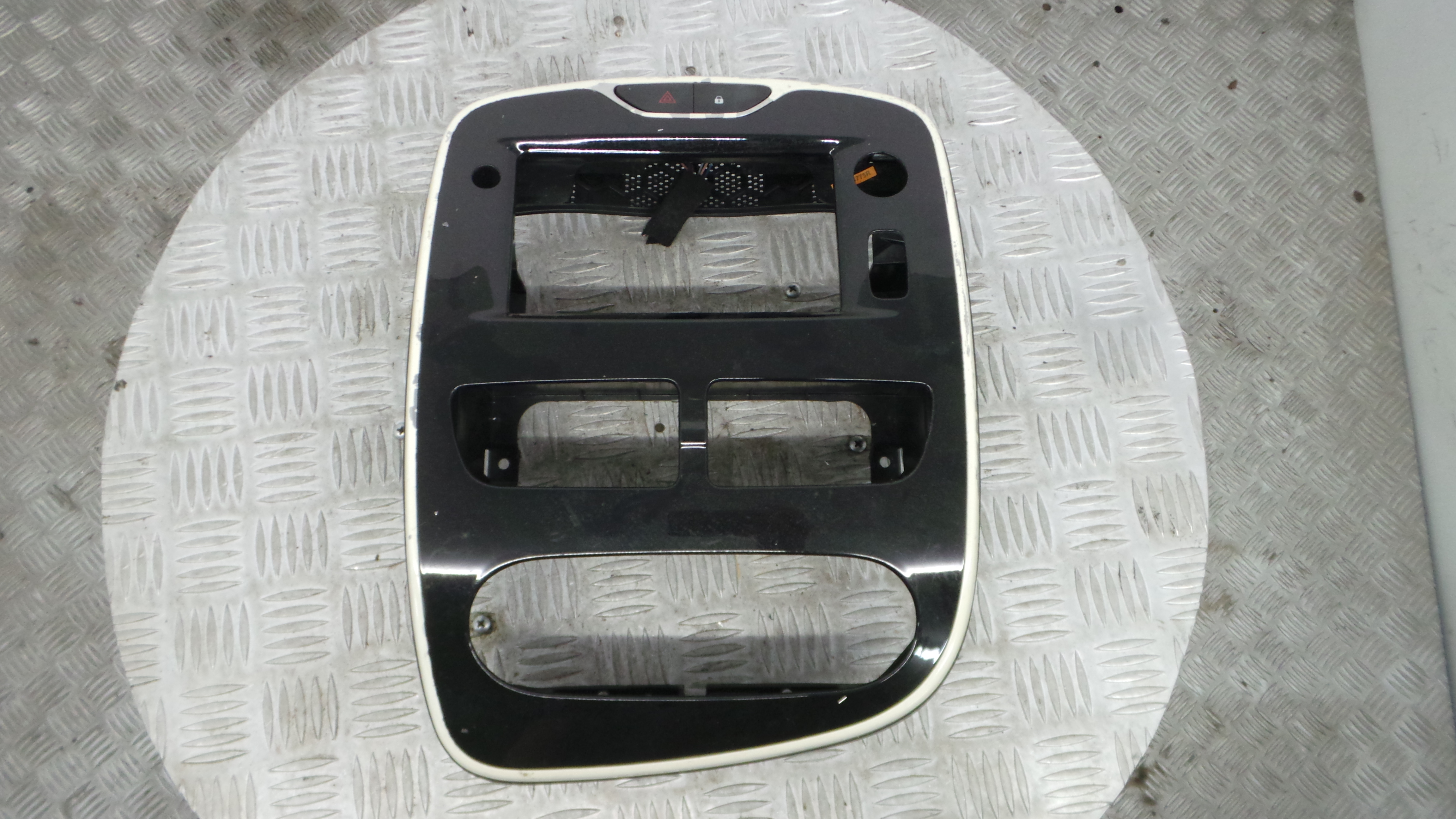 Aro Consola Central 682605523R - RENAULT CLIO IV (BH_)-36928916 Aro Consola Central 682605523R - RENAULT CLIO IV (BH_)-36928916