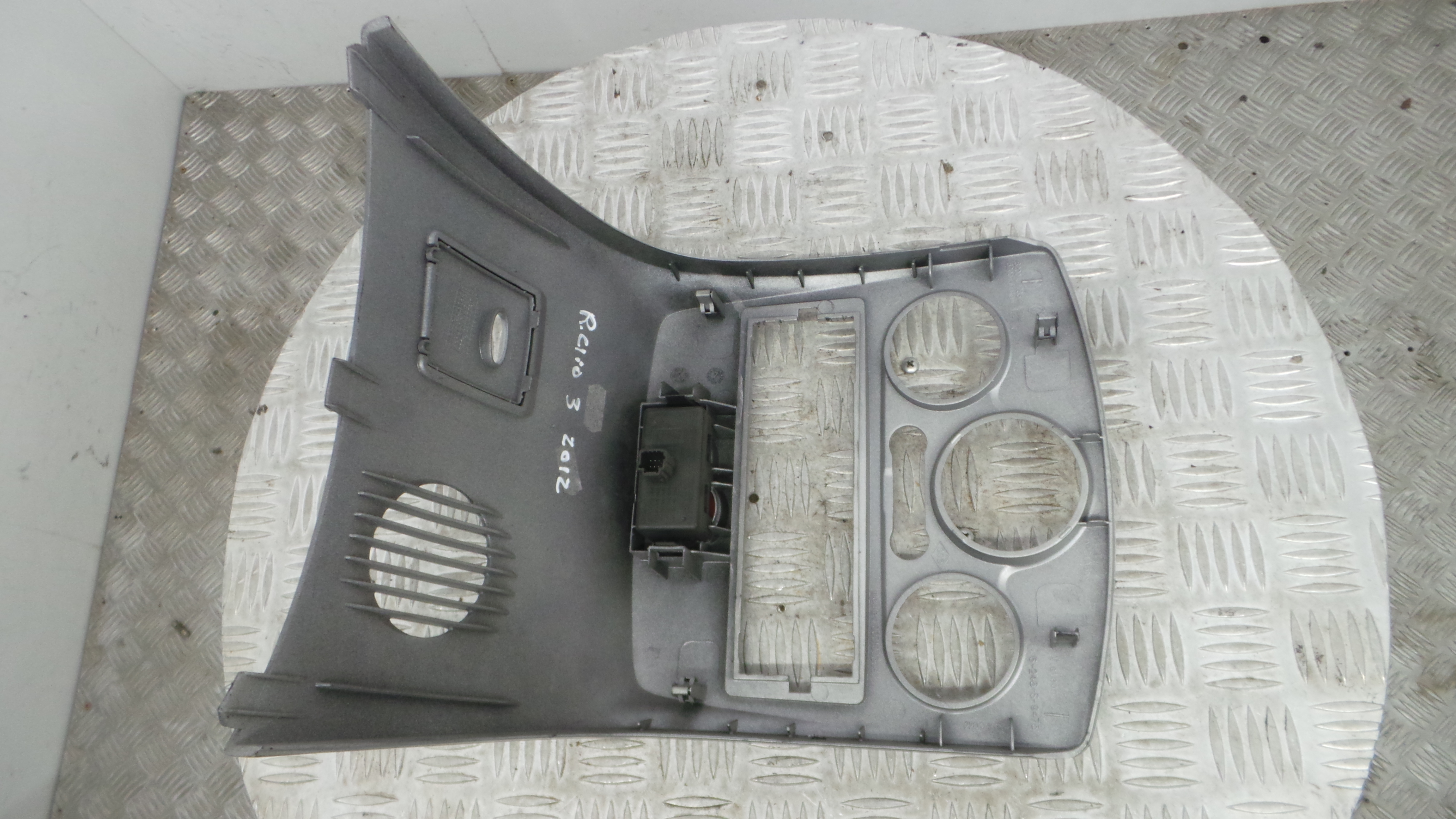 Aro Consola Central 8200407764 - RENAULT CLIO III (BR0/1, CR0/1)-36928928