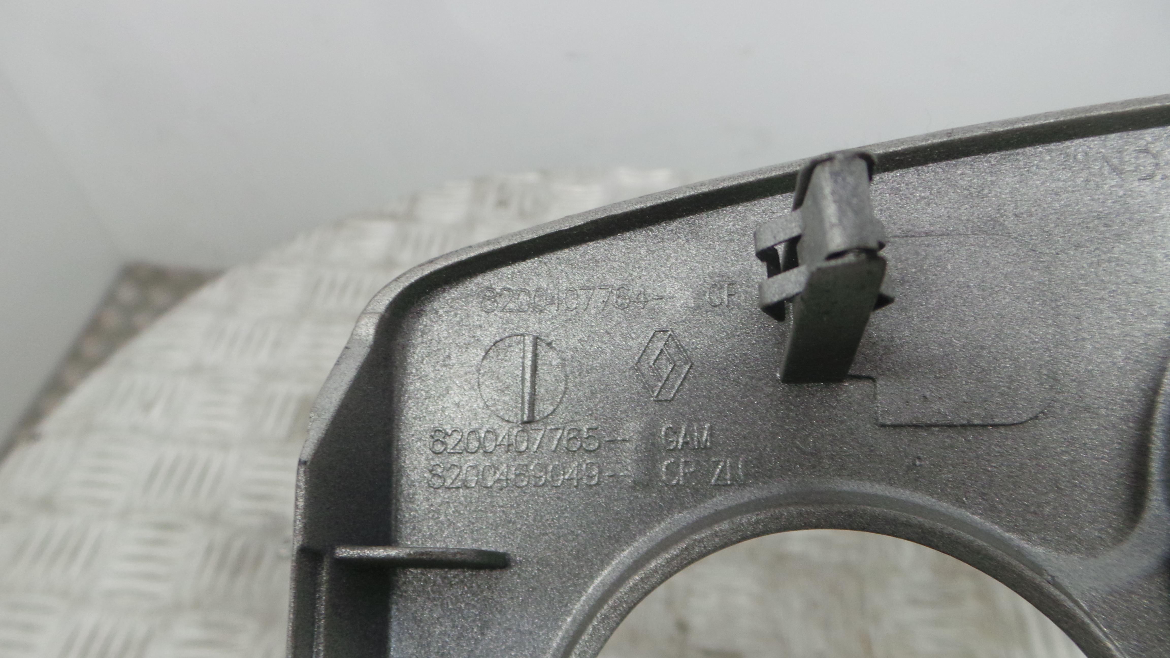 Aro Consola Central 8200407764 - RENAULT CLIO III (BR0/1, CR0/1)-36928928