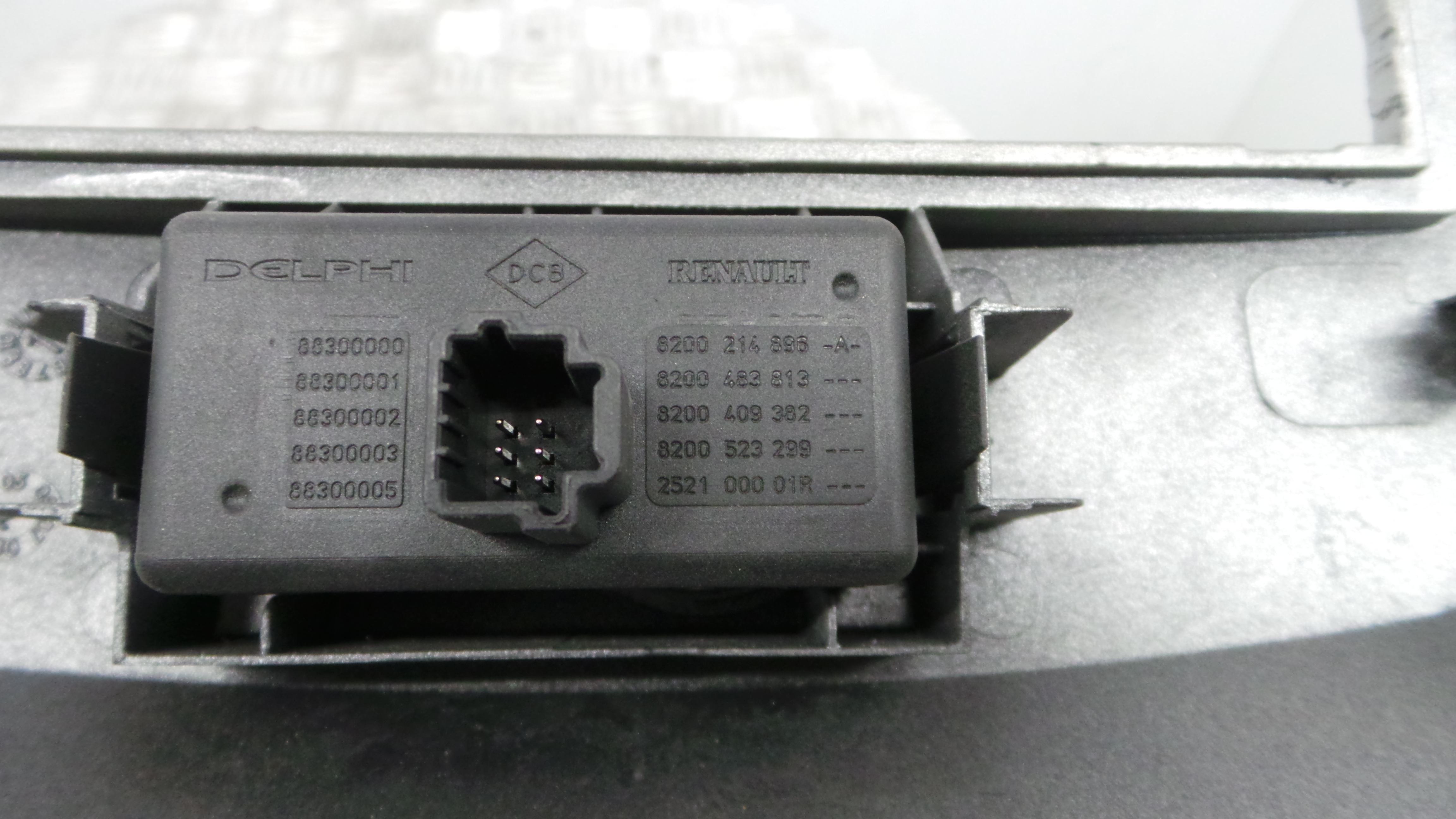 Aro Consola Central 8200407764 - RENAULT CLIO III (BR0/1, CR0/1)-36928928