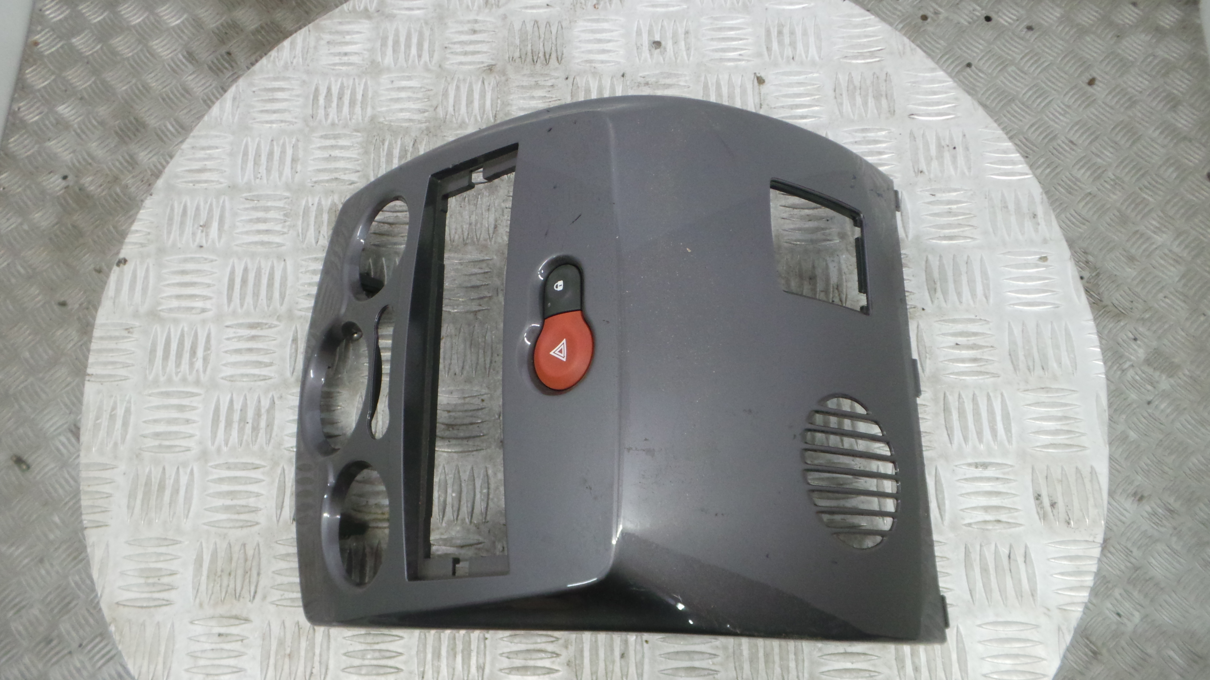 Aro Consola Central 8200407764 - RENAULT CLIO III (BR0/1, CR0/1)-36929160