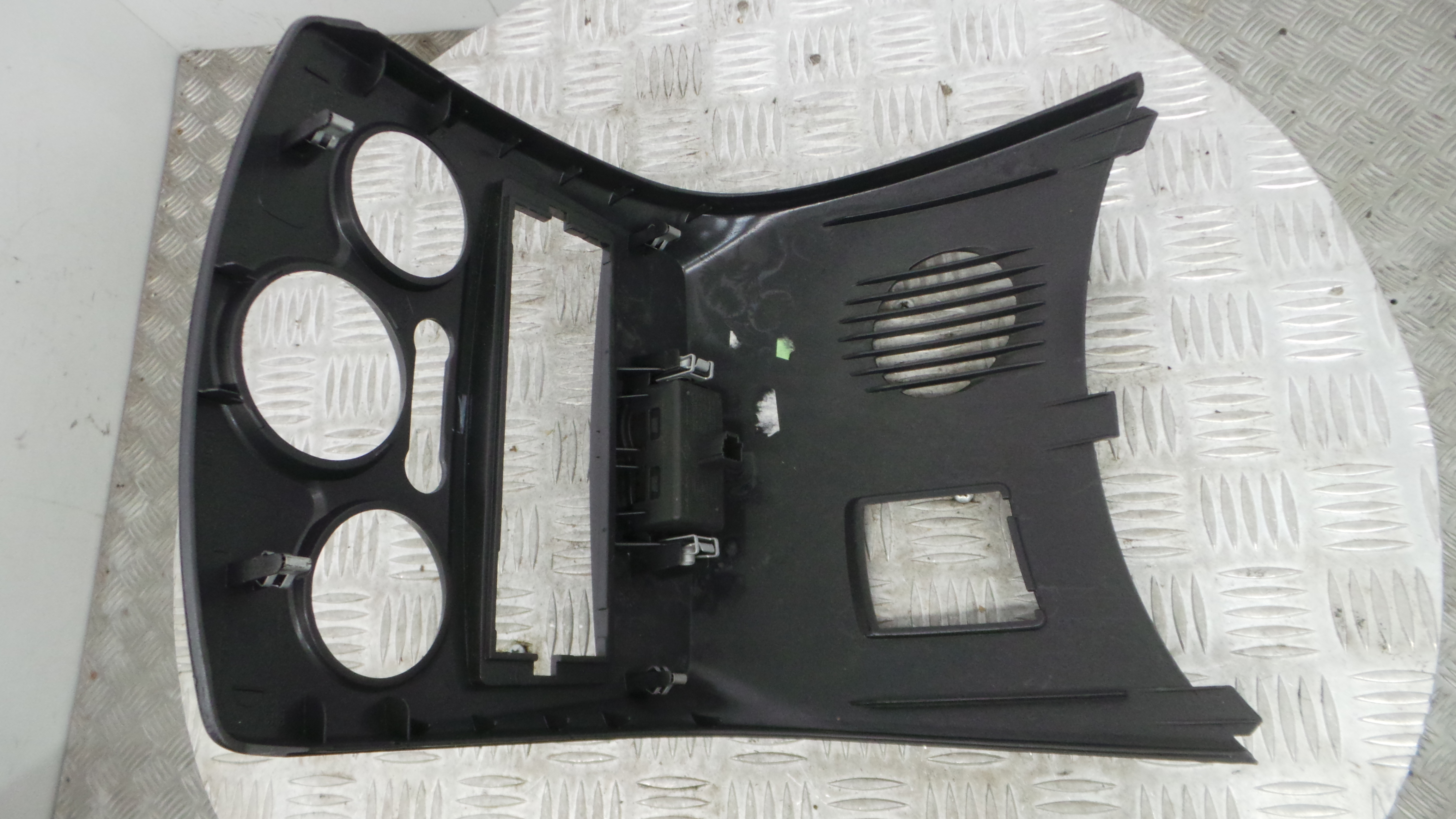 Aro Consola Central 8200407764 - RENAULT CLIO III (BR0/1, CR0/1)-36929160